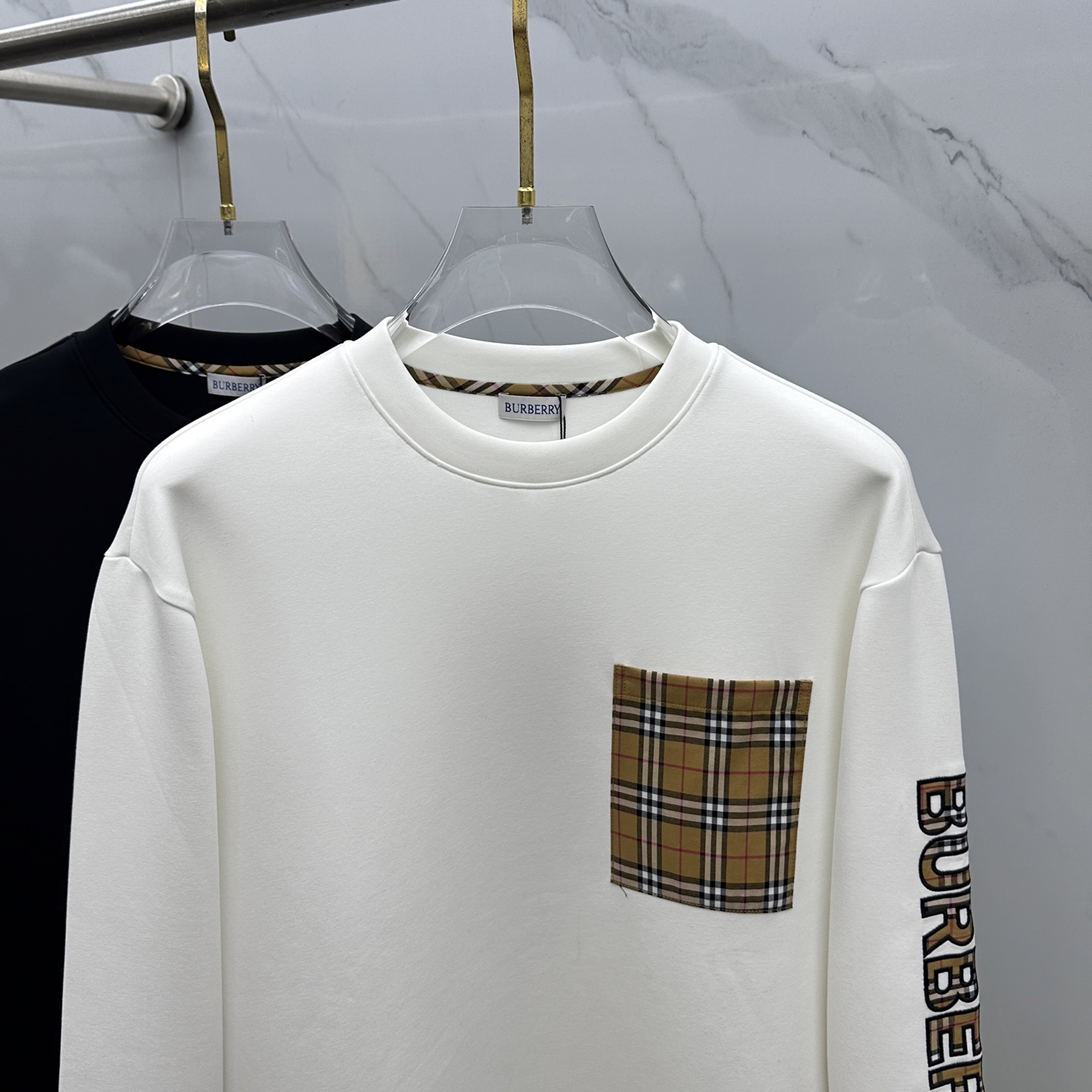 🆕Burberry巴宝莉 2025ss秋冬新品刺绣圆领套头卫衣 高超的时尚魅力风范,特立独行的艺术气息.