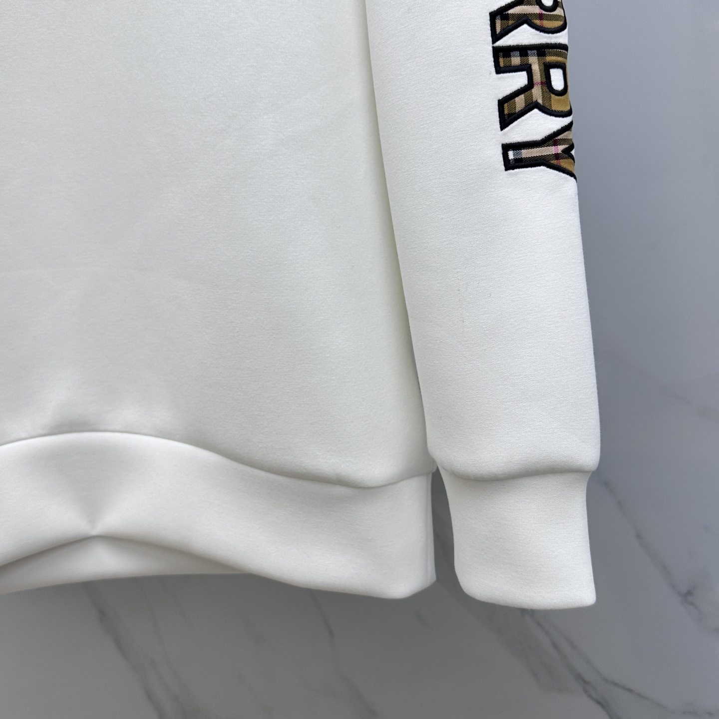 🆕Burberry巴宝莉 2025ss秋冬新品刺绣圆领套头卫衣 高超的时尚魅力风范,特立独行的艺术气息.