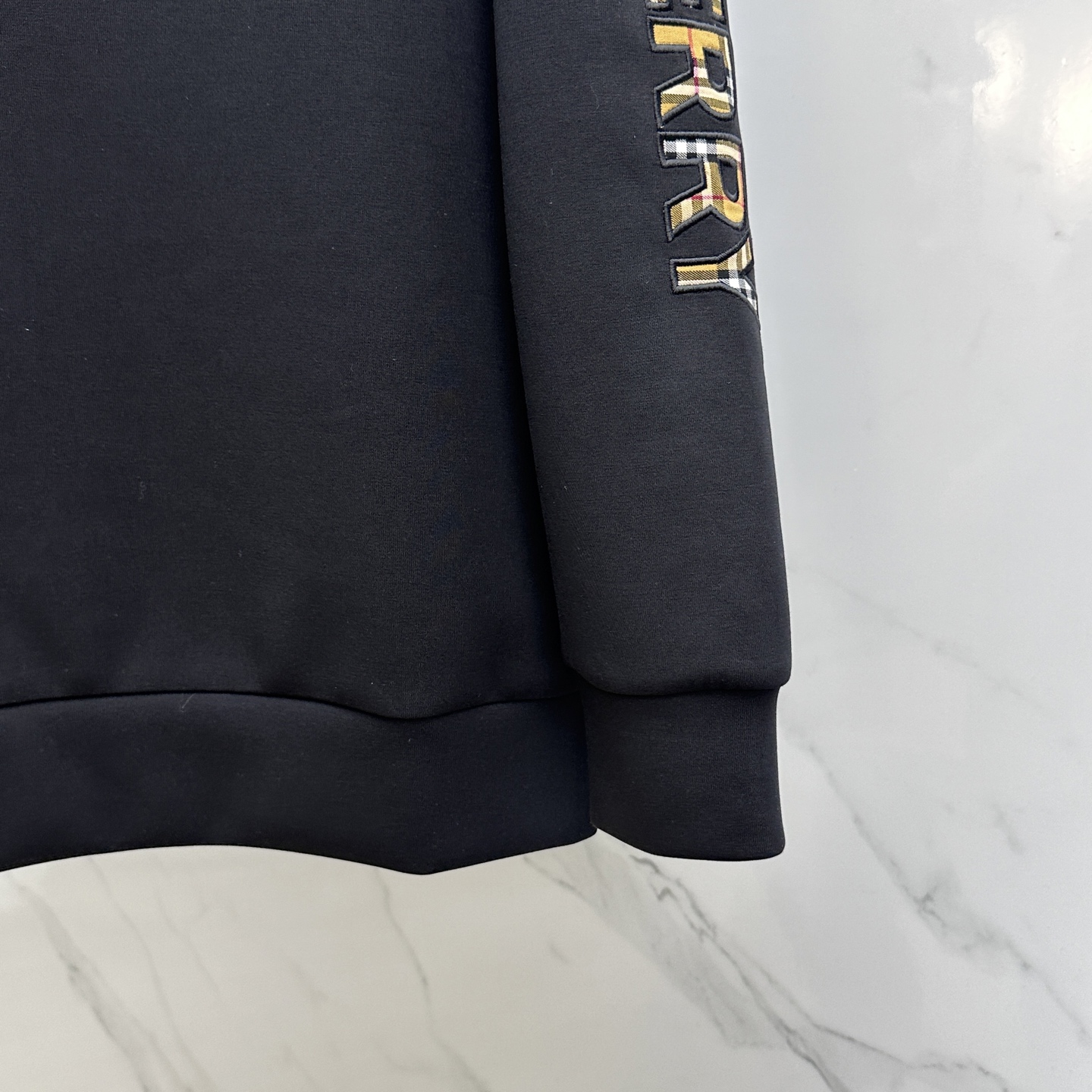 🆕Burberry巴宝莉 2025ss秋冬新品刺绣圆领套头卫衣 高超的时尚魅力风范,特立独行的艺术气息.