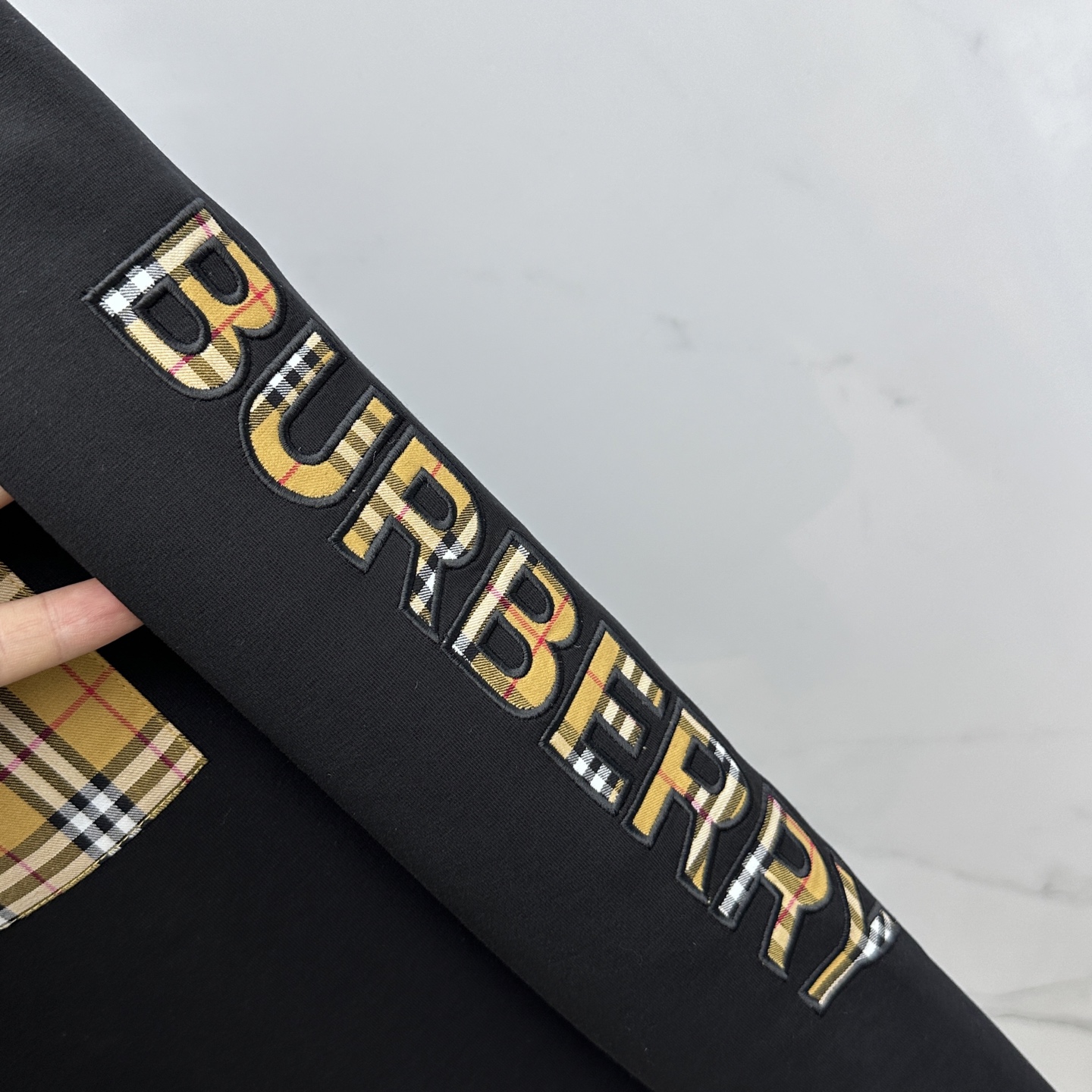 🆕Burberry巴宝莉 2025ss秋冬新品刺绣圆领套头卫衣 高超的时尚魅力风范,特立独行的艺术气息.