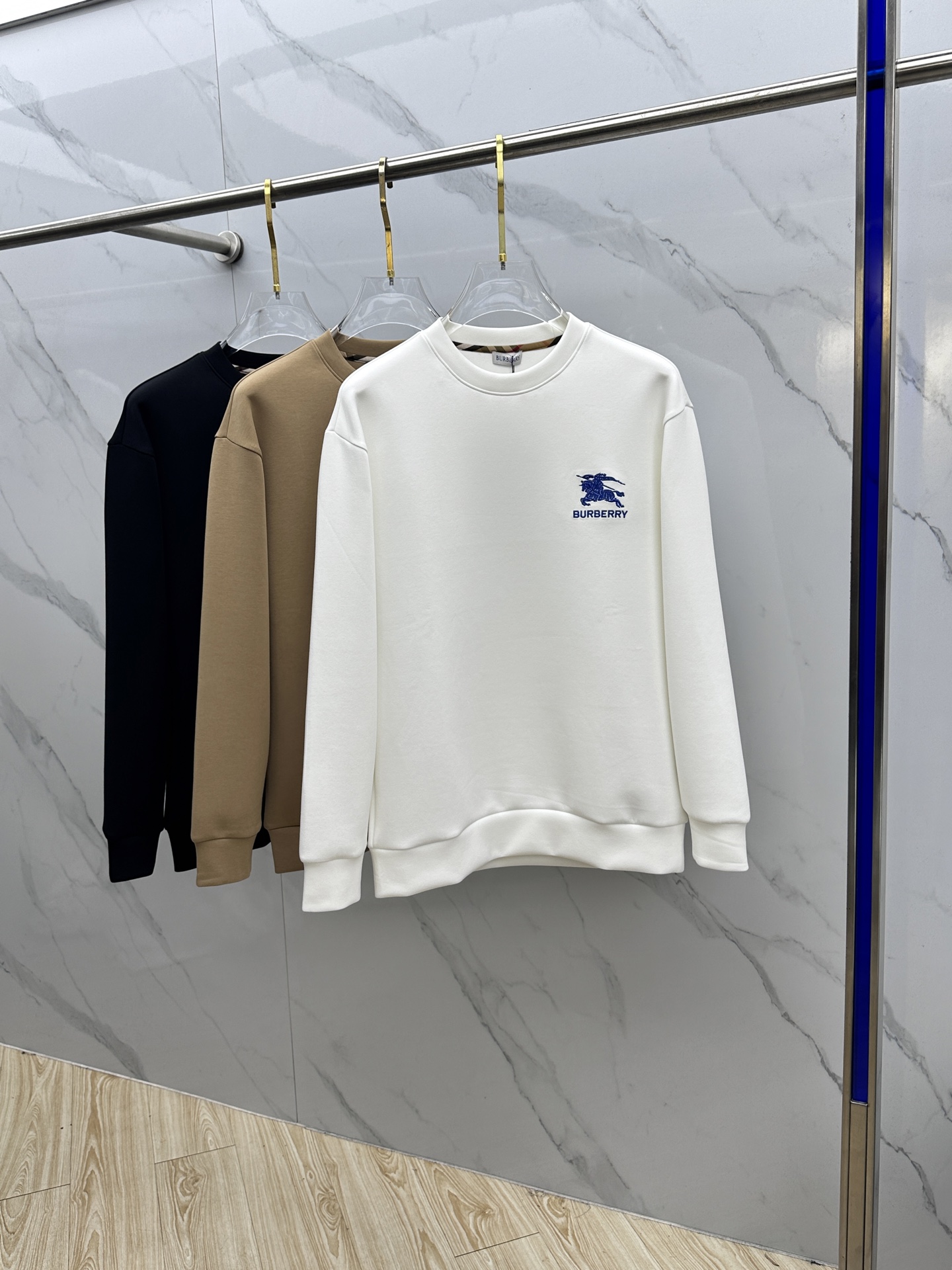 🆕Burberry巴宝莉 秋冬新品刺绣圆领套头卫衣 高超的时尚魅力风范,特立独行的艺术气息.客供定制面料