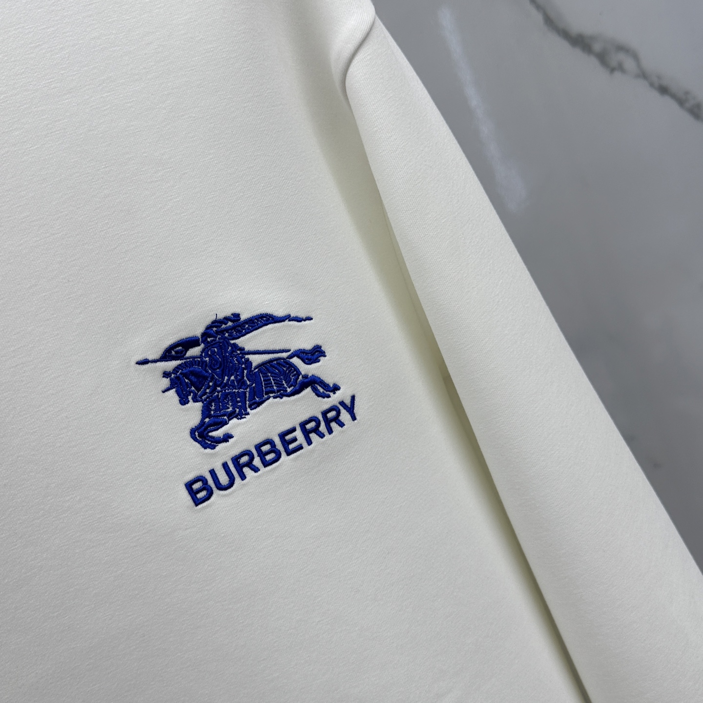 🆕Burberry巴宝莉 秋冬新品刺绣圆领套头卫衣 高超的时尚魅力风范,特立独行的艺术气息.客供定制面料