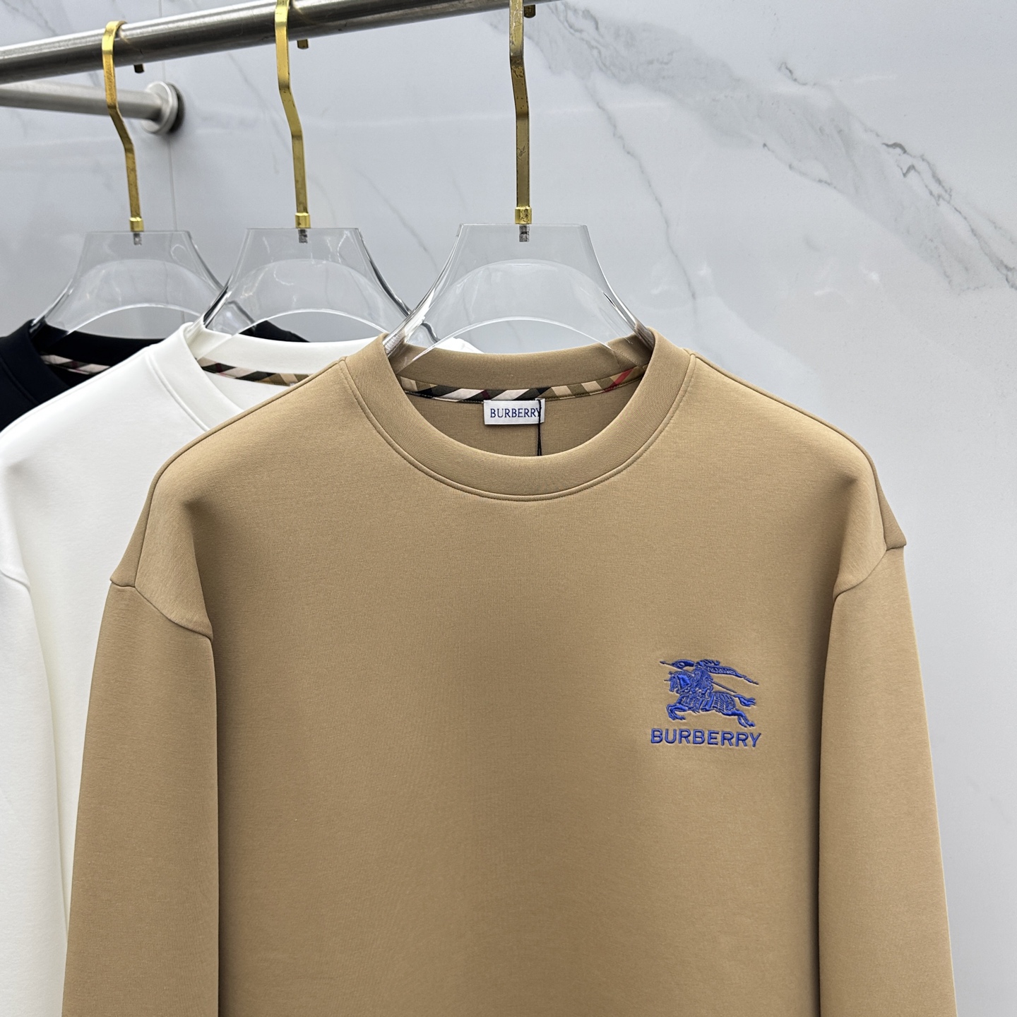 🆕Burberry巴宝莉 秋冬新品刺绣圆领套头卫衣 高超的时尚魅力风范,特立独行的艺术气息.客供定制面料