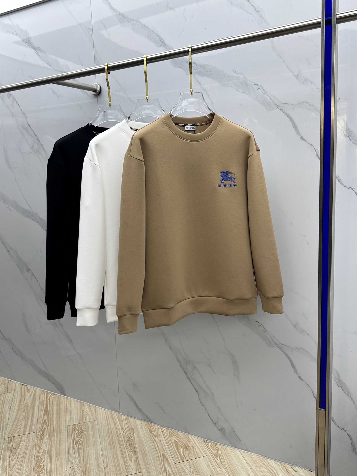 🆕Burberry巴宝莉 秋冬新品刺绣圆领套头卫衣 高超的时尚魅力风范,特立独行的艺术气息.客供定制面料