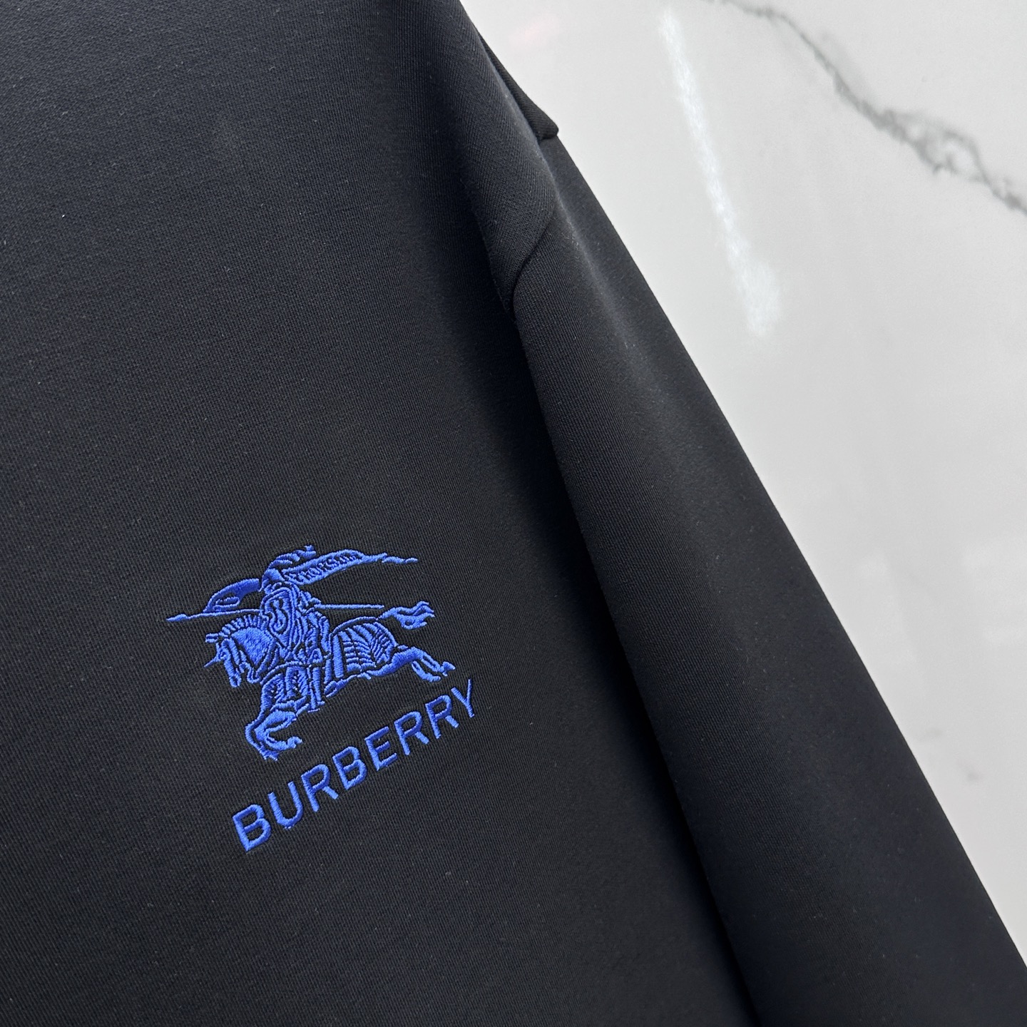 🆕Burberry巴宝莉 秋冬新品刺绣圆领套头卫衣 高超的时尚魅力风范,特立独行的艺术气息.客供定制面料