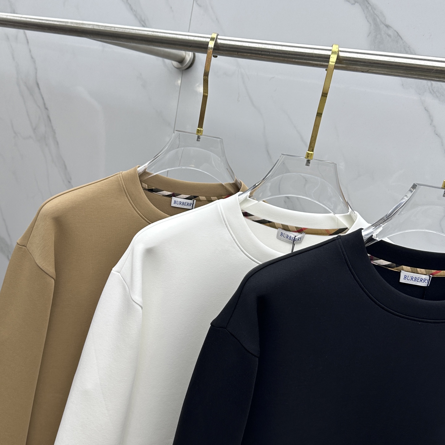 🆕Burberry巴宝莉 秋冬新品刺绣圆领套头卫衣 高超的时尚魅力风范,特立独行的艺术气息.客供定制面料