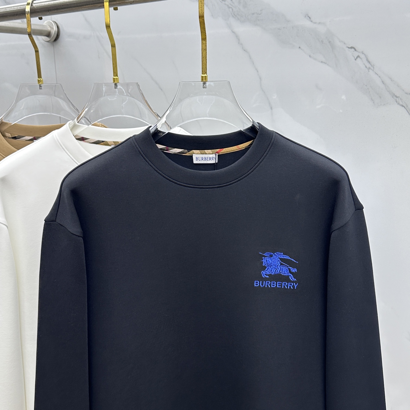 🆕Burberry巴宝莉 秋冬新品刺绣圆领套头卫衣 高超的时尚魅力风范,特立独行的艺术气息.客供定制面料