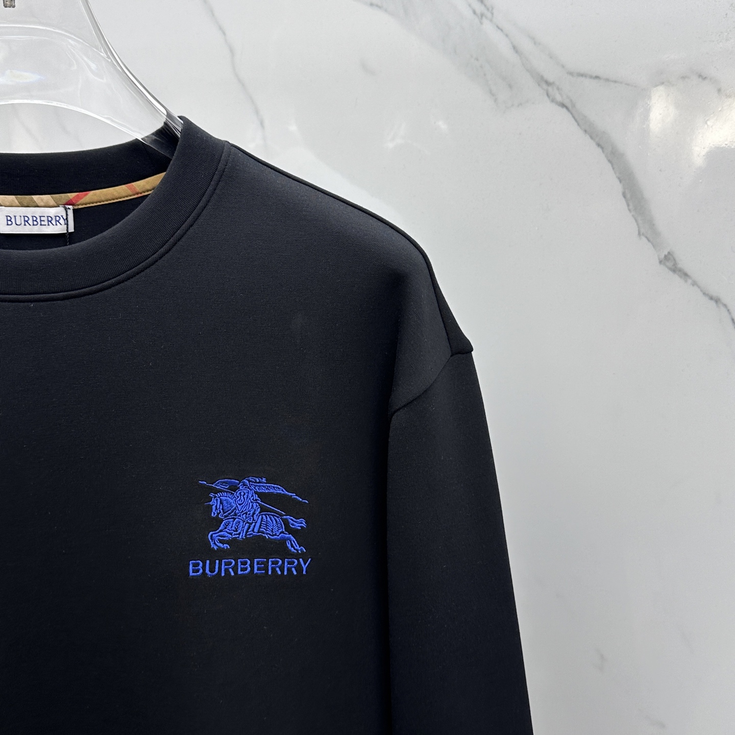 🆕Burberry巴宝莉 秋冬新品刺绣圆领套头卫衣 高超的时尚魅力风范,特立独行的艺术气息.客供定制面料