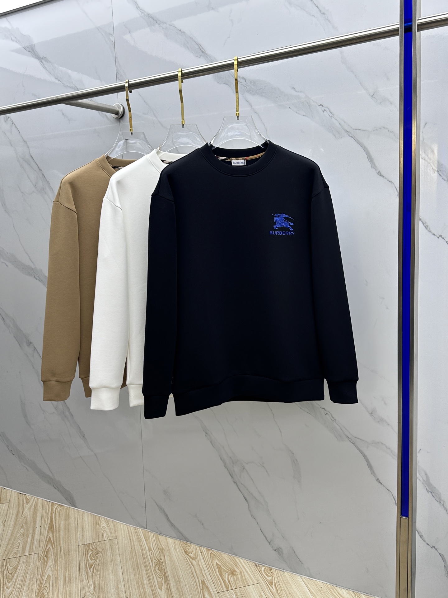 🆕Burberry巴宝莉 秋冬新品刺绣圆领套头卫衣 高超的时尚魅力风范,特立独行的艺术气息.客供定制面料