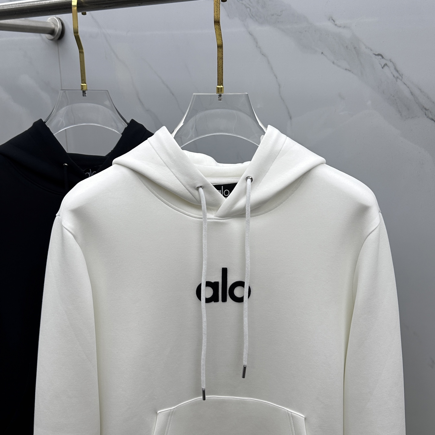 🆕ALO 秋冬新款男女款连帽卫衣.贸易公司渠道货，精选优质空气层针织棉面料，手感柔软轻薄软糯，版型挺括有