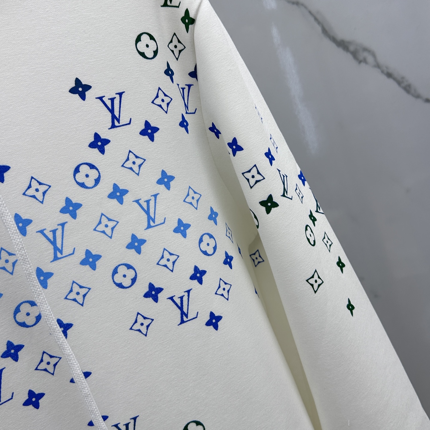 🆕LV路易威登 秋冬新款男女款连帽卫衣.贸易公司渠道货，精选优质空气层针织棉面料，手感柔软轻薄软糯，版型