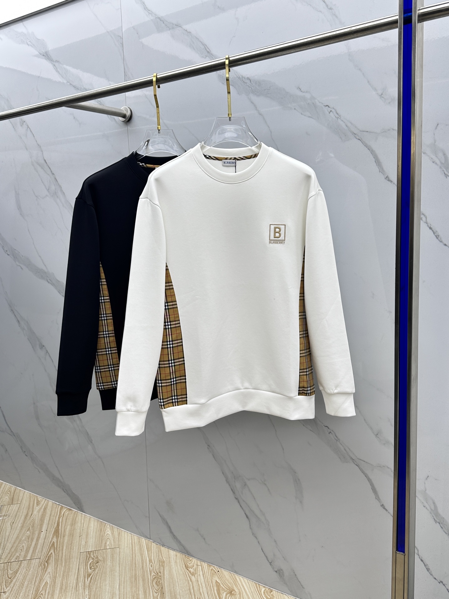 🆕Burberry巴宝莉 2025ss秋冬新品刺绣间色圆领套头卫衣 高超的时尚魅力风范,特立独行的艺术气