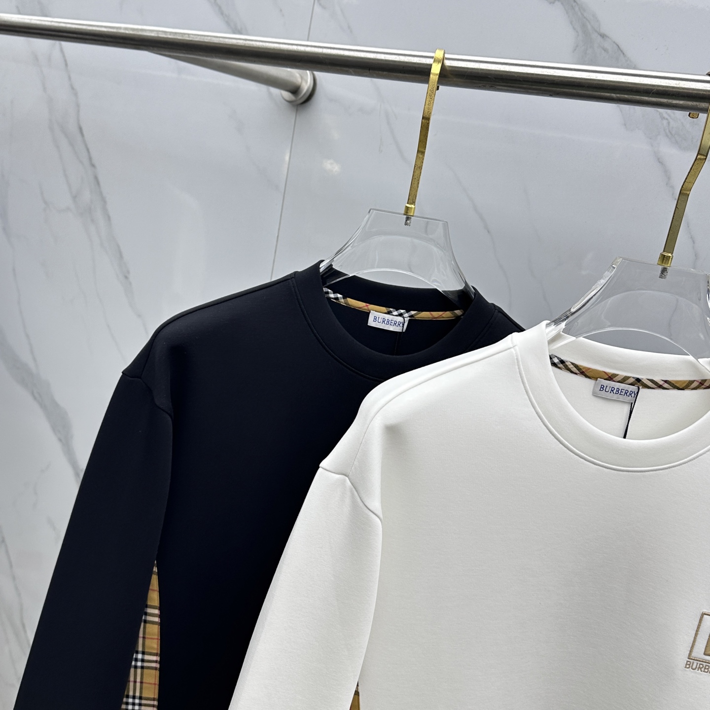 🆕Burberry巴宝莉 2025ss秋冬新品刺绣间色圆领套头卫衣 高超的时尚魅力风范,特立独行的艺术气