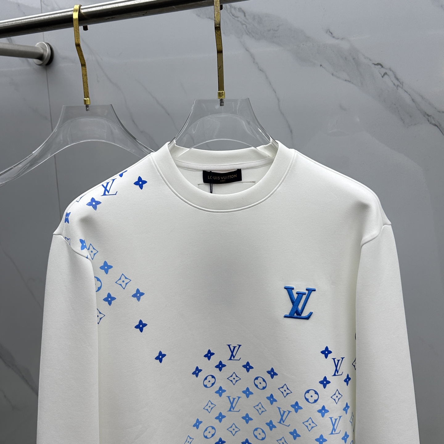 🆕LV路易威登 2025ss秋冬新品刺绣圆领套头卫衣 高超的时尚魅力风范,特立独行的艺术气息.客供定制面