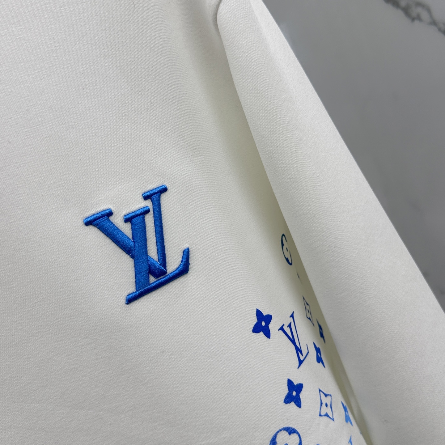 🆕LV路易威登 2025ss秋冬新品刺绣圆领套头卫衣 高超的时尚魅力风范,特立独行的艺术气息.客供定制面