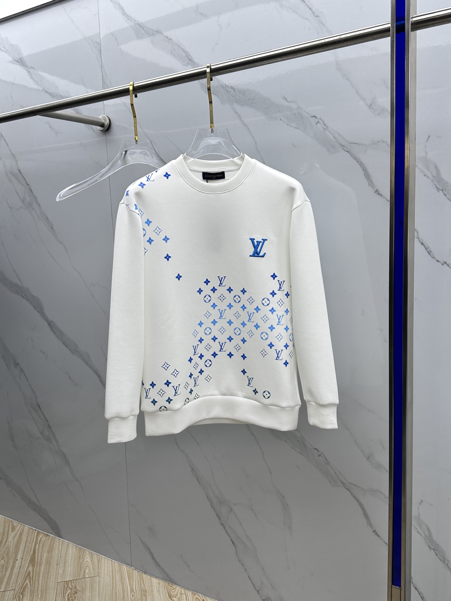 🆕LV路易威登 2025ss秋冬新品刺绣圆领套头卫衣 高超的时尚魅力风范,特立独行的艺术气息.客供定制面