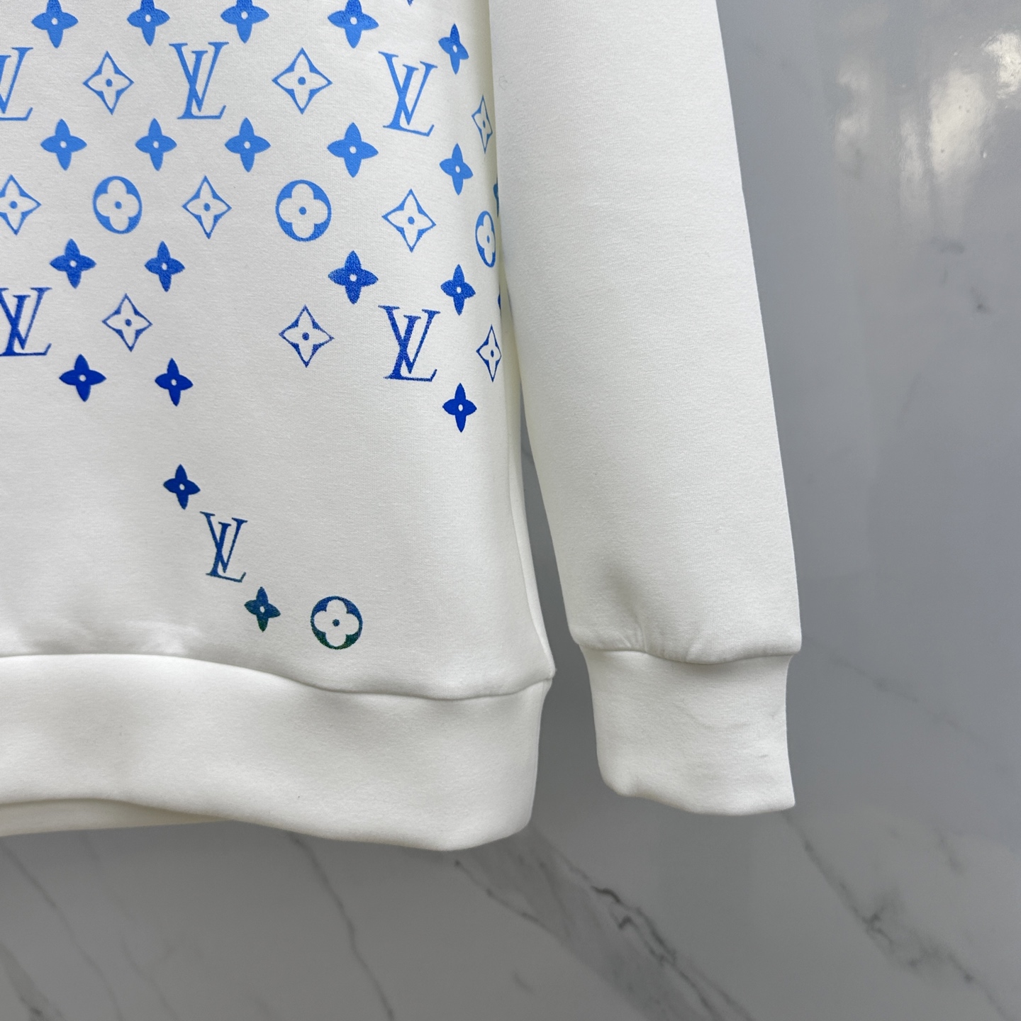 🆕LV路易威登 2025ss秋冬新品刺绣圆领套头卫衣 高超的时尚魅力风范,特立独行的艺术气息.客供定制面