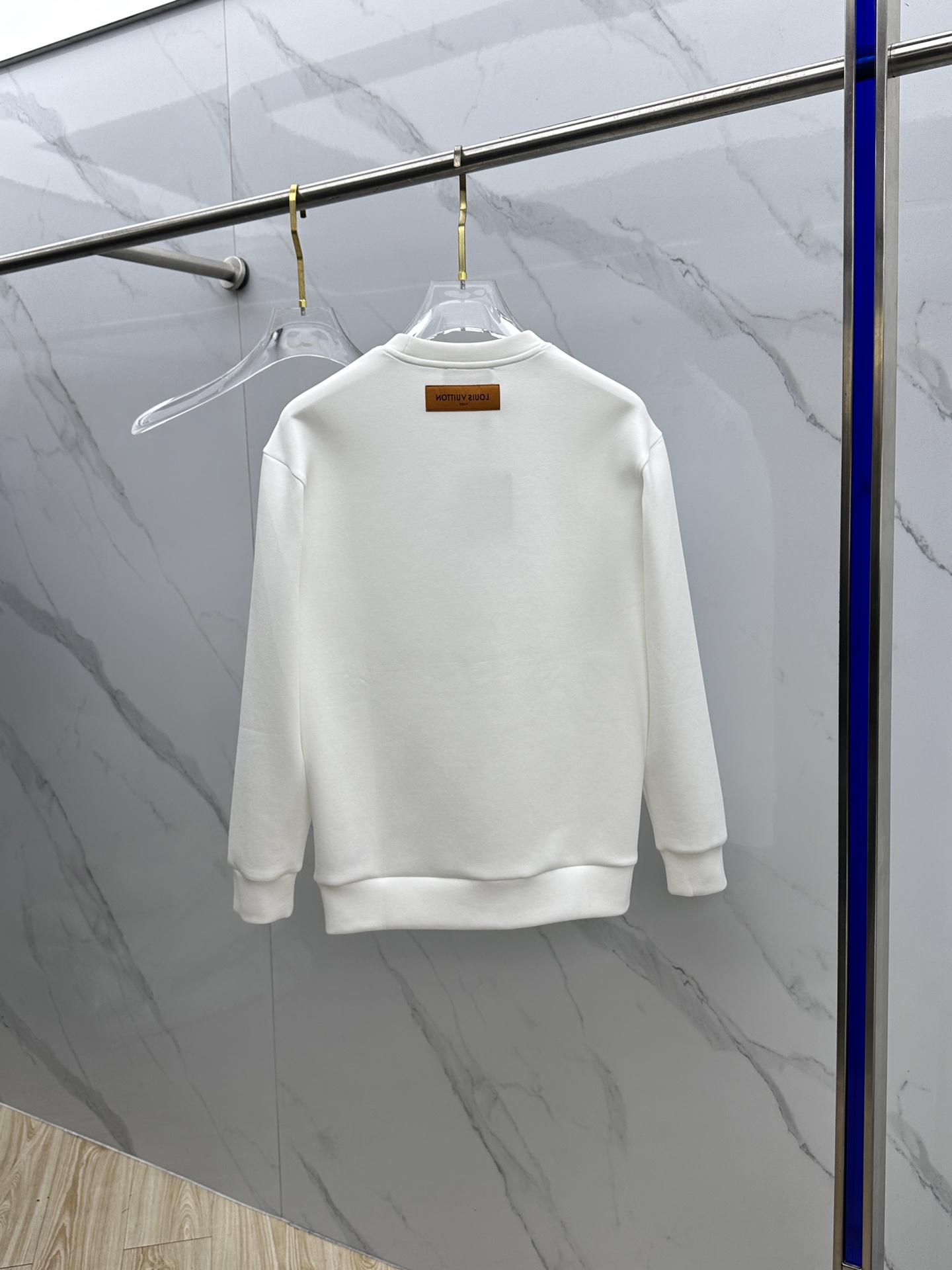 🆕LV路易威登 2025ss秋冬新品刺绣圆领套头卫衣 高超的时尚魅力风范,特立独行的艺术气息.客供定制面