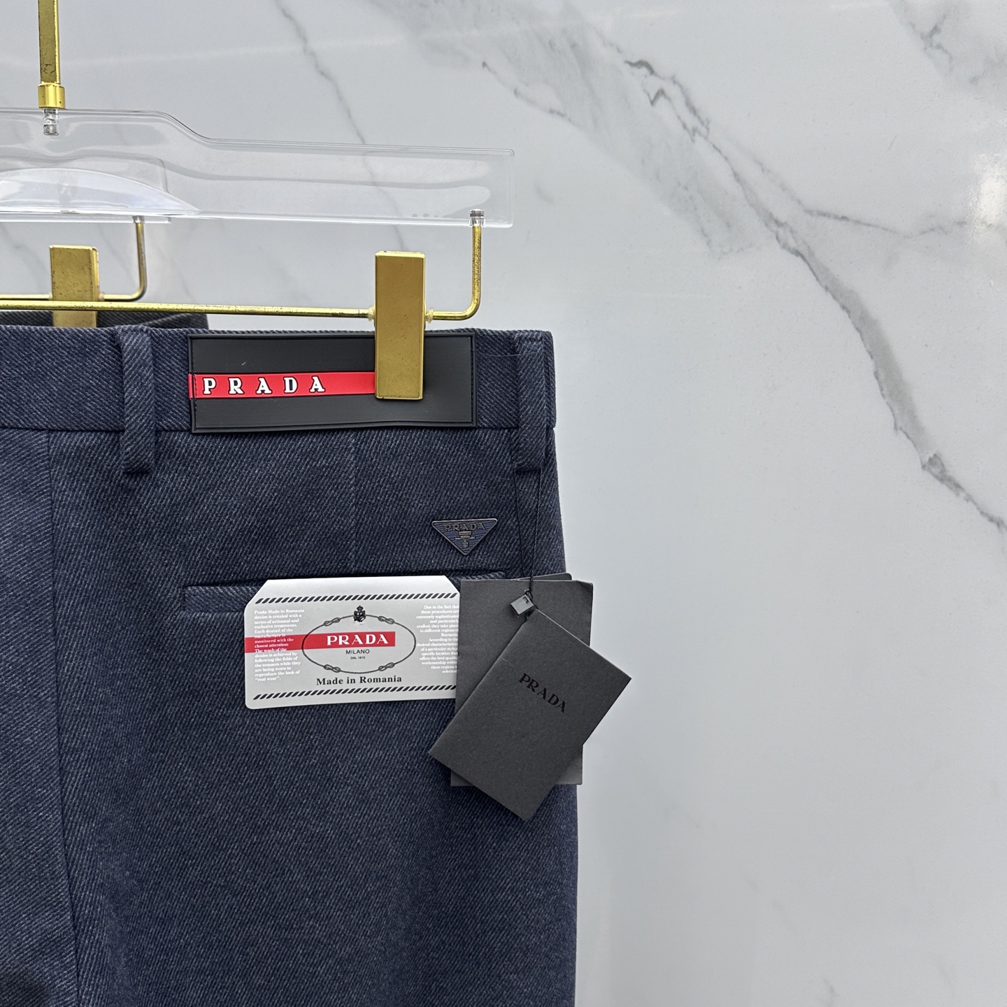 🆕PRADA普拉达 2025冬季新品休闲裤西裤厚款，官网同步发售，裤身工艺设计，进口客供辅料、面料定制，