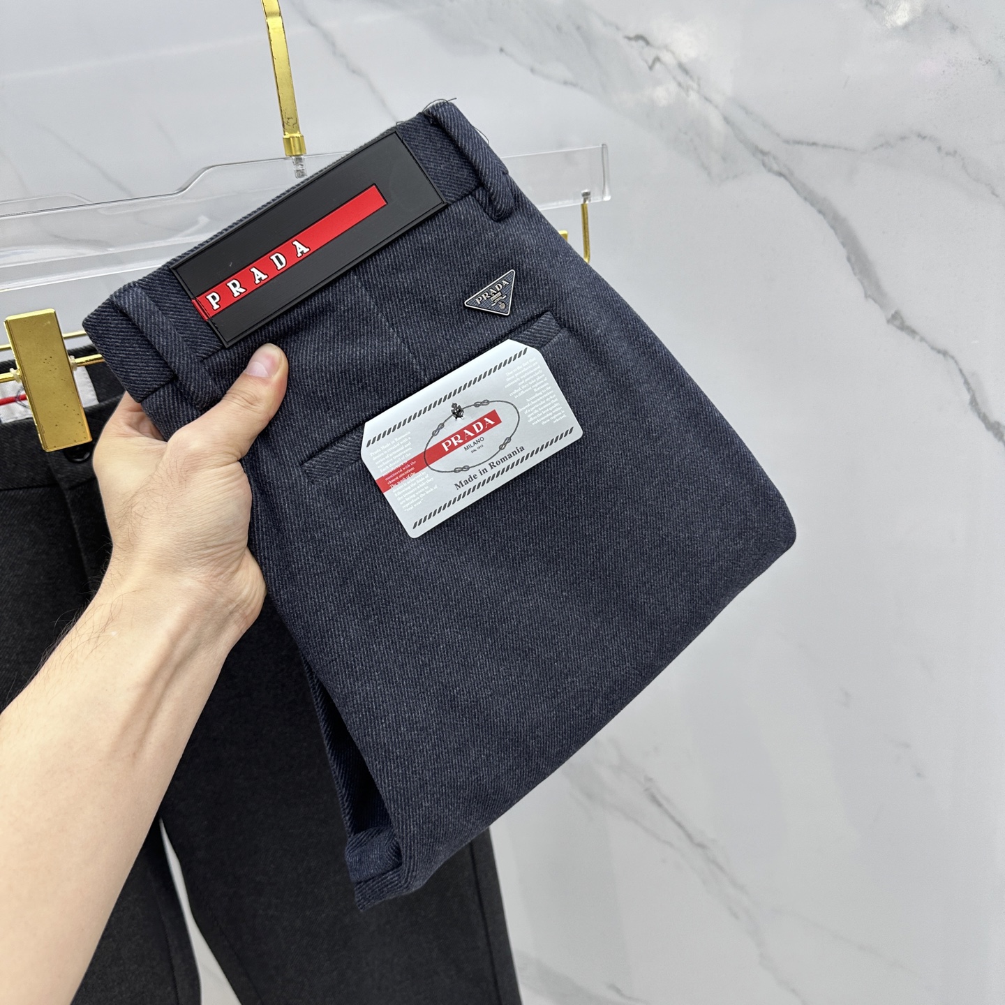🆕PRADA普拉达 2025冬季新品休闲裤西裤厚款，官网同步发售，裤身工艺设计，进口客供辅料、面料定制，