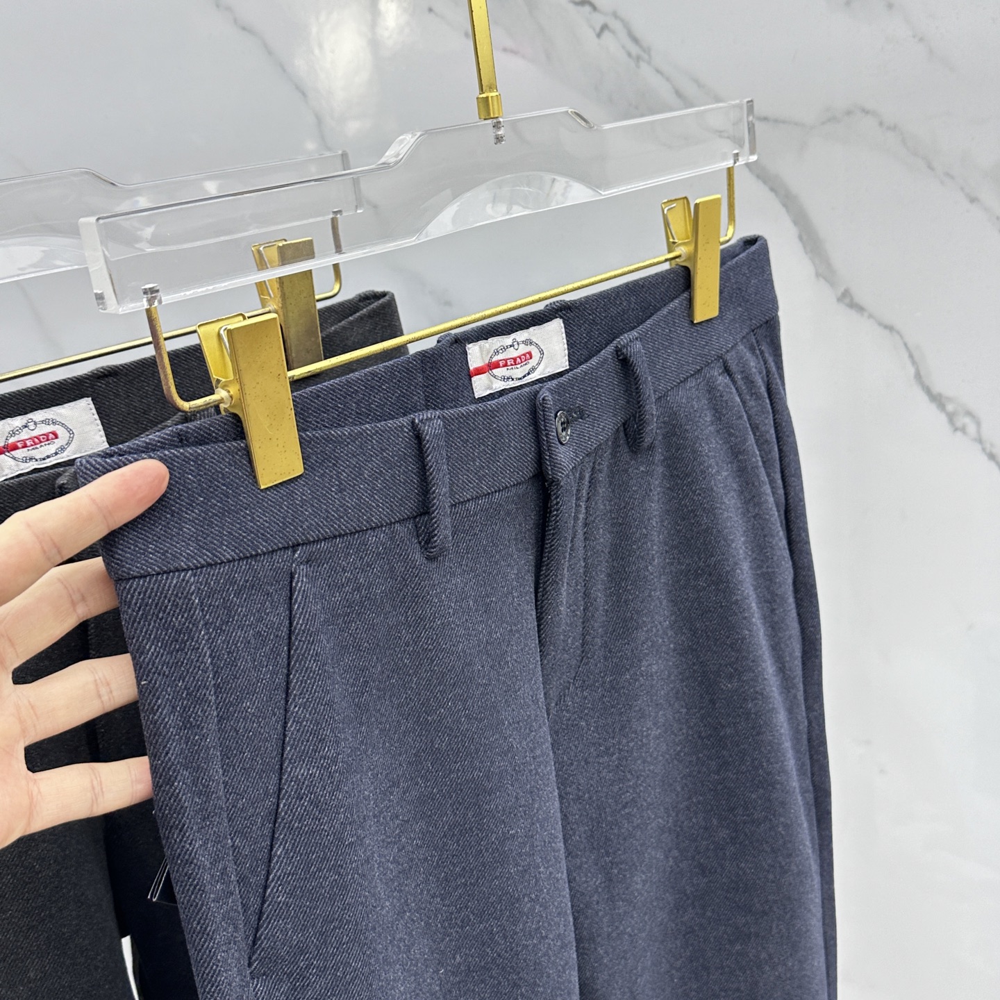 🆕PRADA普拉达 2025冬季新品休闲裤西裤厚款，官网同步发售，裤身工艺设计，进口客供辅料、面料定制，