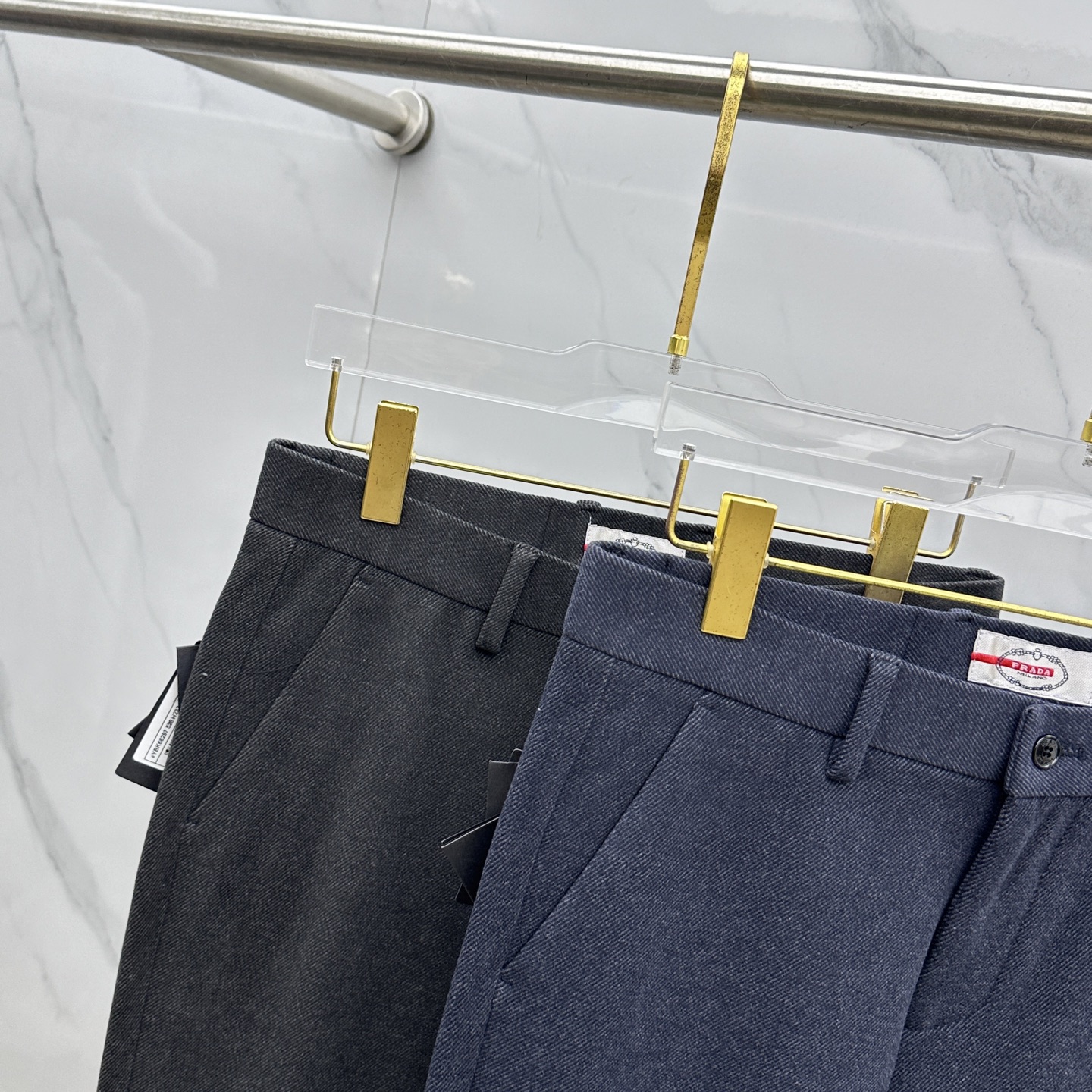 🆕PRADA普拉达 2025冬季新品休闲裤西裤厚款，官网同步发售，裤身工艺设计，进口客供辅料、面料定制，