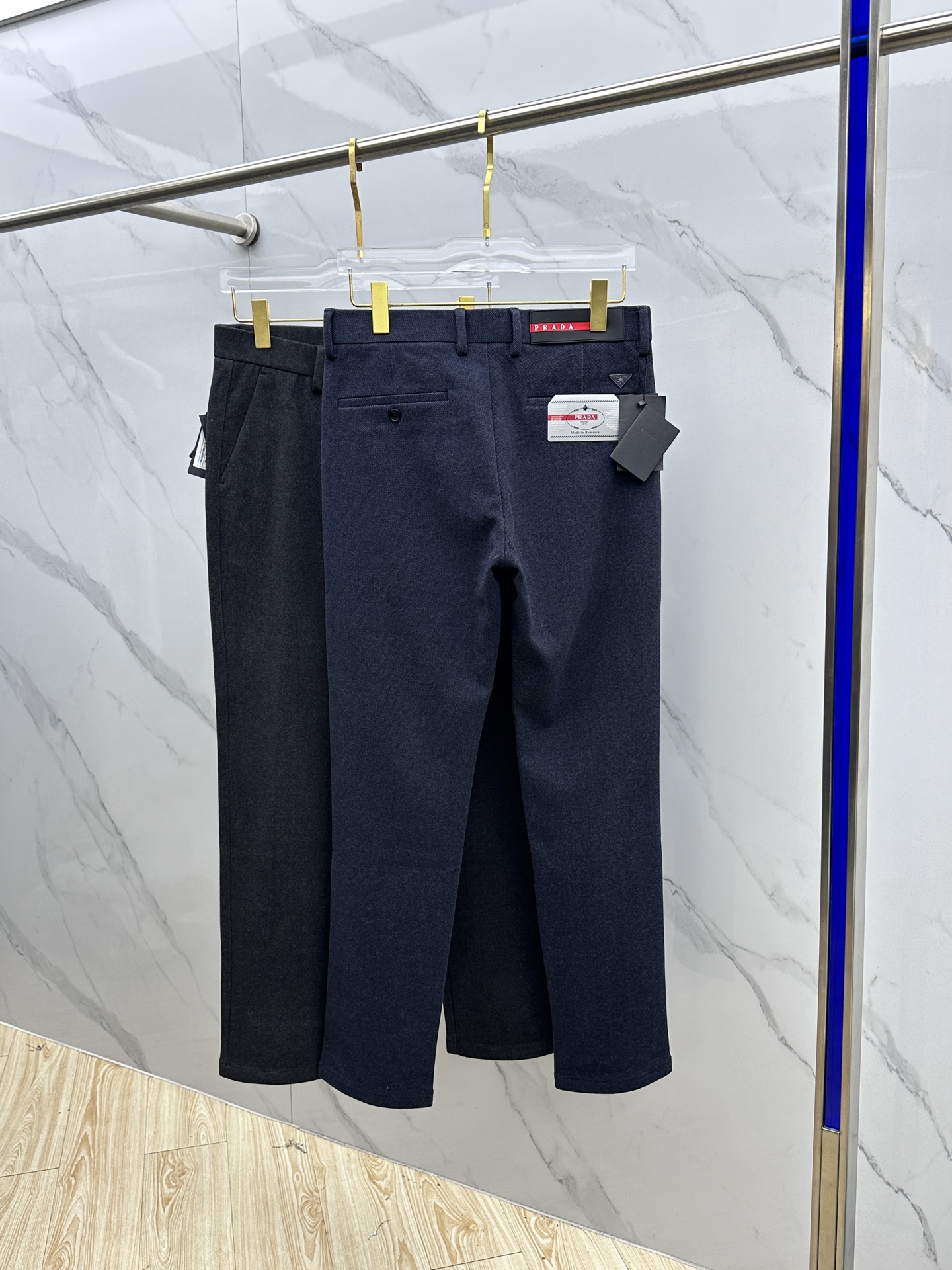 🆕PRADA普拉达 2025冬季新品休闲裤西裤厚款，官网同步发售，裤身工艺设计，进口客供辅料、面料定制，