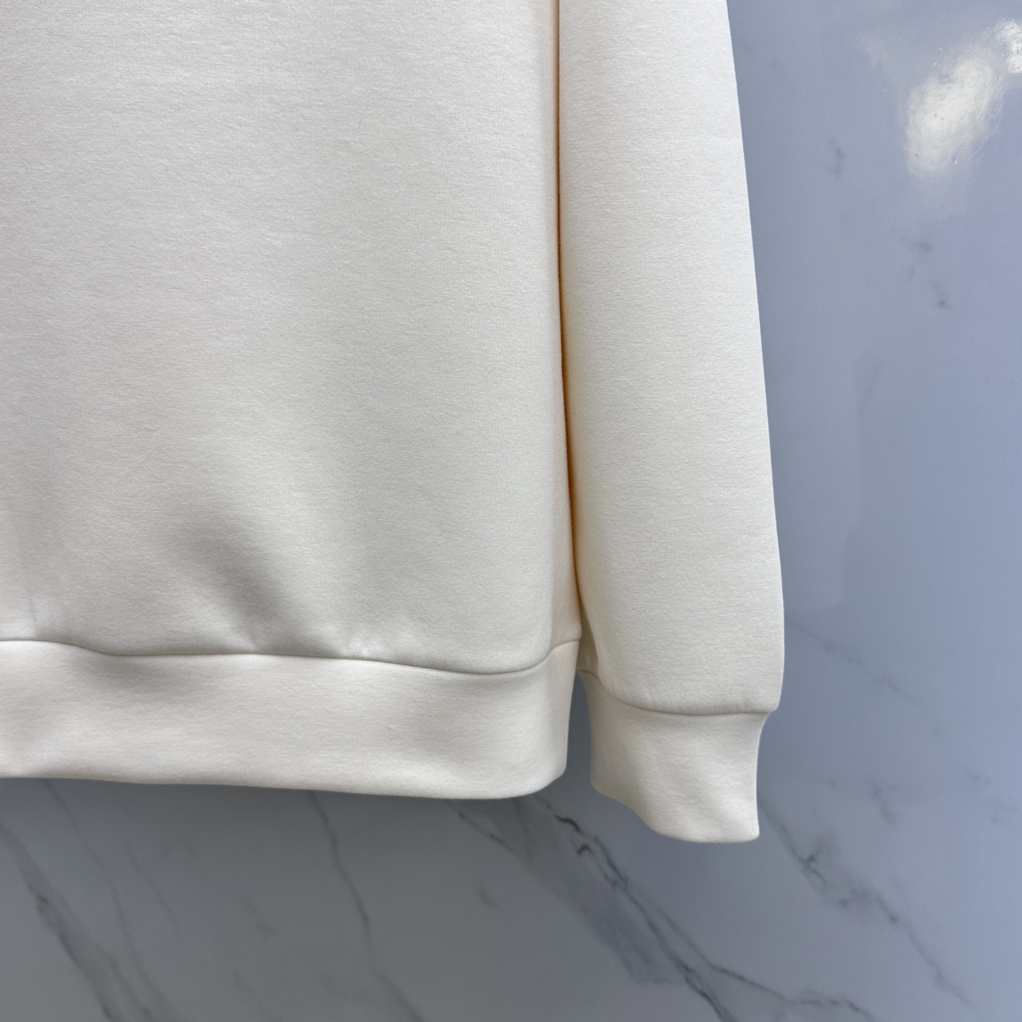 🆕LV路易威登 2025秋冬圆领套头卫衣 内里拉绒保暖 胸前logo刺绣 细节上凸显质感 整体设计上身时