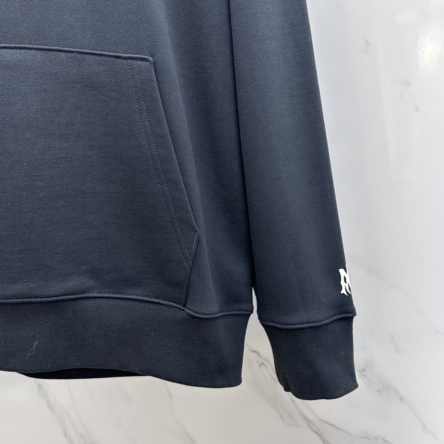 🆕AMIRI 2025ss秋冬新品印花连帽卫衣 高超的时尚魅力风范,特立独行的艺术气息.客供定制面料高克