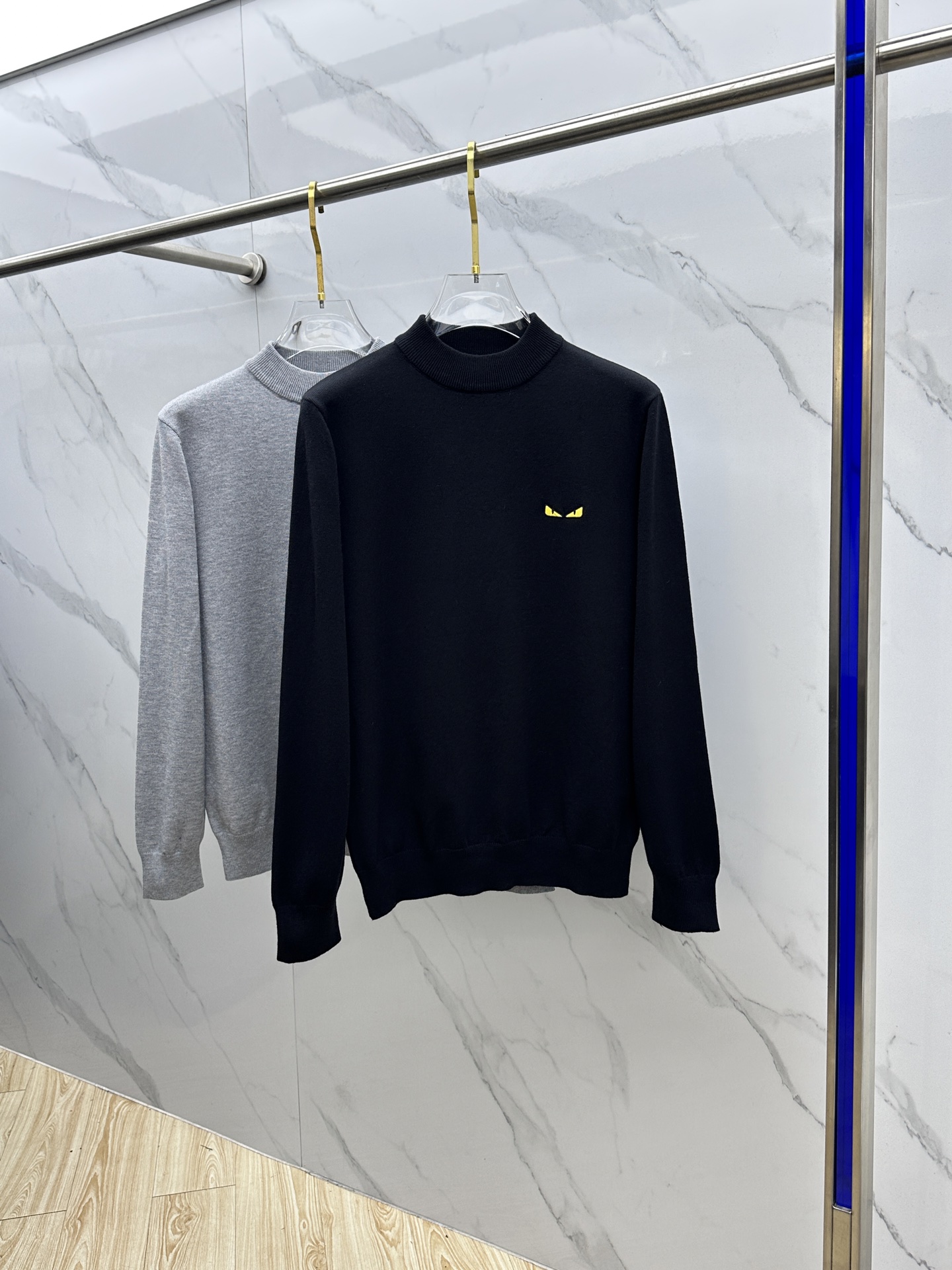 NO:624657,Fendi Fendi 2025ss new autumn and winter men's round neck pullover knitted woolen sweater for daily wear, streamlined quality, clean and versatile. Customized fabrics, every detail shows quality. Warm and comfortable, it is the best choice for winter inner wear. It feels soft and delicate, and the workmanship is fine. Original product, A17 three standards complete, sizes M-3XL,, fendi, fendi, alexander wang19860909Fendi芬迪 2025ss秋冬新品男士圆领套头针织羊毛衫 日常穿搭 精简品质款 干净百搭.客供定制面料,细节处处彰显品质.保暖舒适,是冬天内搭的最佳选择.手感柔软细腻,手工精细.原单出品,A17三标齐全 尺码M-3XL,,fendi,fendi,alexander wang,Men's clothing