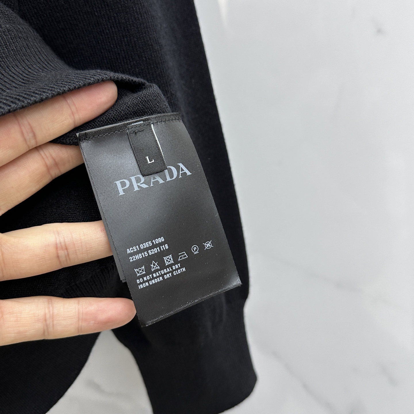 🆕PRADA普拉达 2025ss秋冬新品男士圆领套头针织羊毛衫 日常穿搭 精简品质款 干净百搭。客供定制