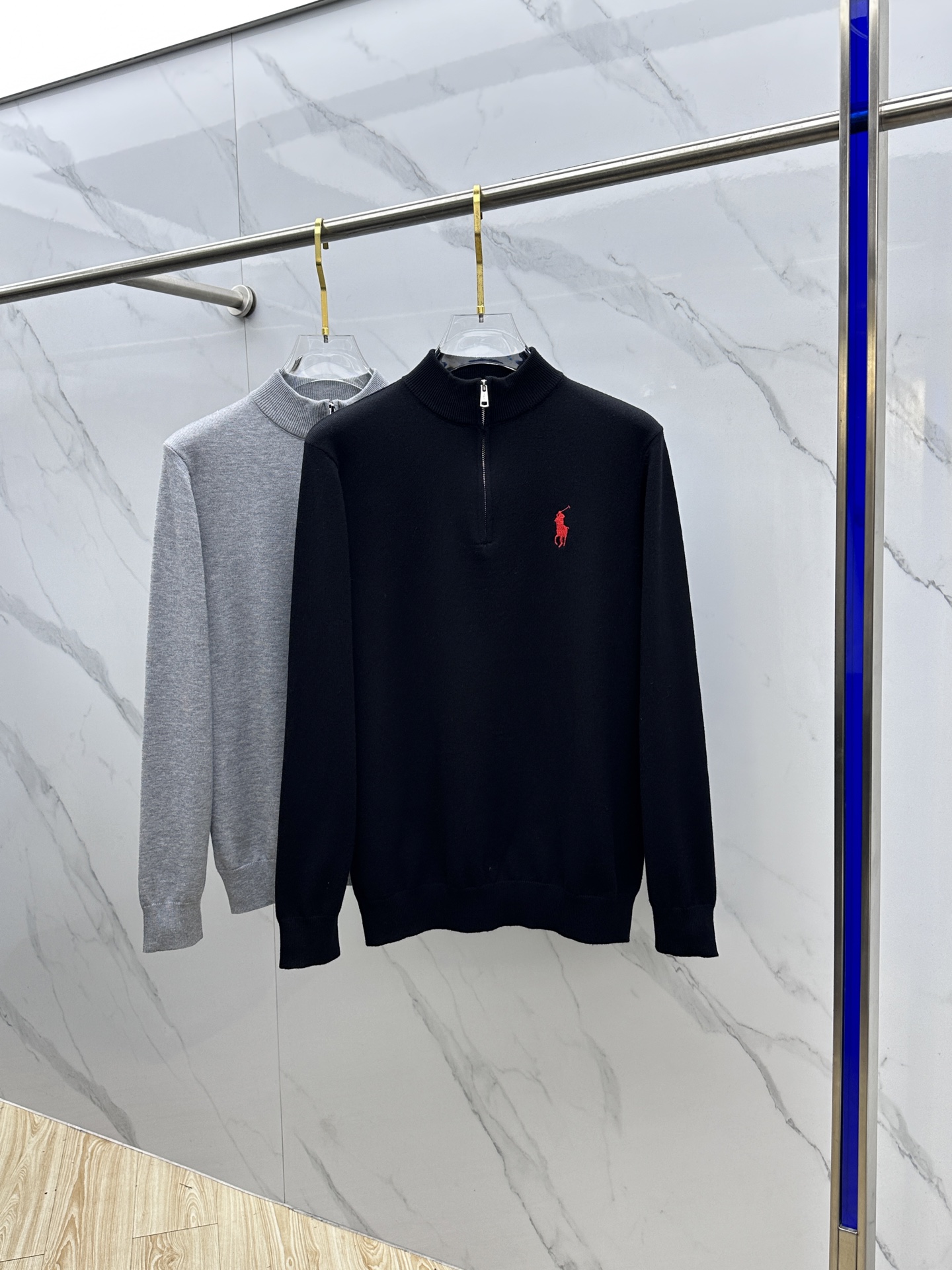 NO:624671,POLO 2025ss new autumn and winter half-zip men's knitted woolen sweater for daily wear, streamlined quality, clean and versatile. Customized fabrics, every detail shows quality. Warm and comfortable, it is the best choice for winter inner wear. Soft and delicate feel, fine workmanship. Original product, A17 three standards complete, sizes M-3XL,, alexander wang19860909POLO 2025ss秋冬新品半拉链男士针织羊毛衫 日常穿搭 精简品质款 干净百搭.客供定制面料,细节处处彰显品质.保暖舒适,是冬天内搭的最佳选择.手感柔软细腻,手工精细.原单出品,A17三标齐全 尺码M-3XL,,alexander wang,Men's clothing