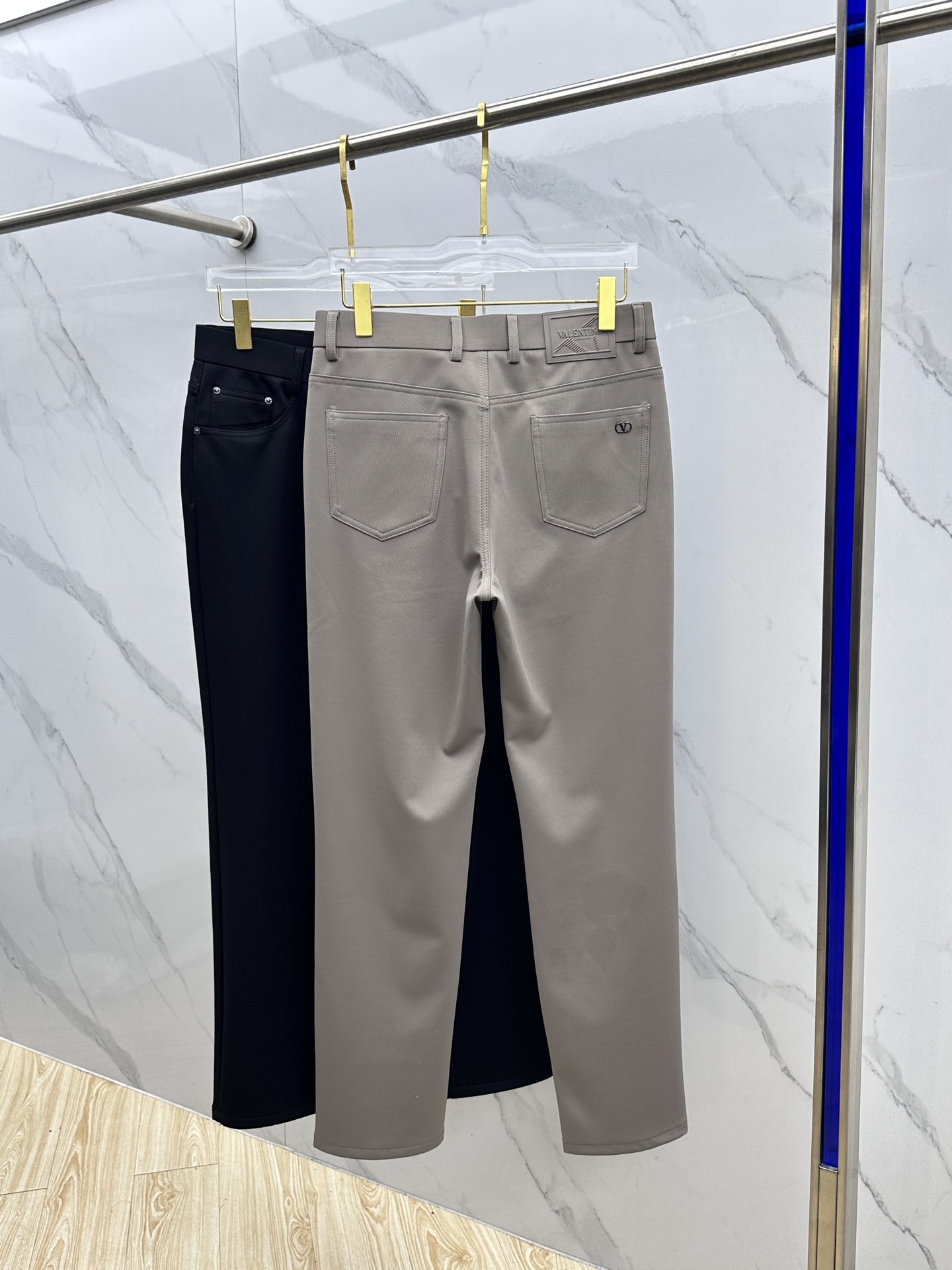 🆕Valentino华伦天奴 🔥高端定制、2025秋冬最新款休闲裤五袋西裤，柜台同步发售 原版定制复刻 