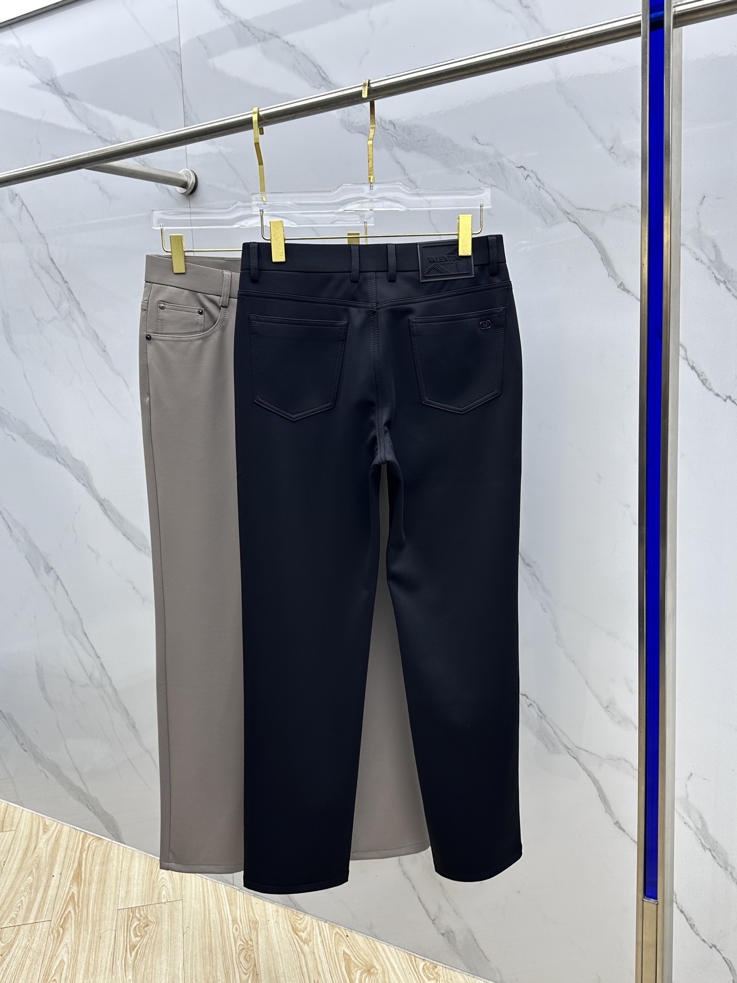 🆕Valentino华伦天奴 🔥高端定制、2025秋冬最新款休闲裤五袋西裤，柜台同步发售 原版定制复刻 