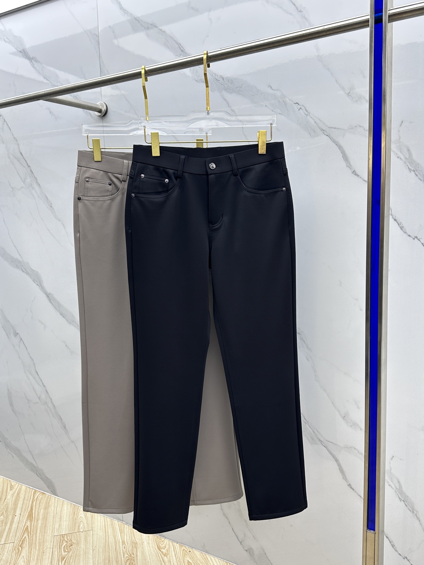 🆕Valentino华伦天奴 🔥高端定制、2025秋冬最新款休闲裤五袋西裤，柜台同步发售 原版定制复刻 