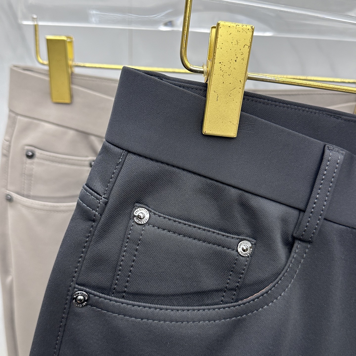 🆕Valentino华伦天奴 🔥高端定制、2025秋冬最新款休闲裤五袋西裤，柜台同步发售 原版定制复刻 