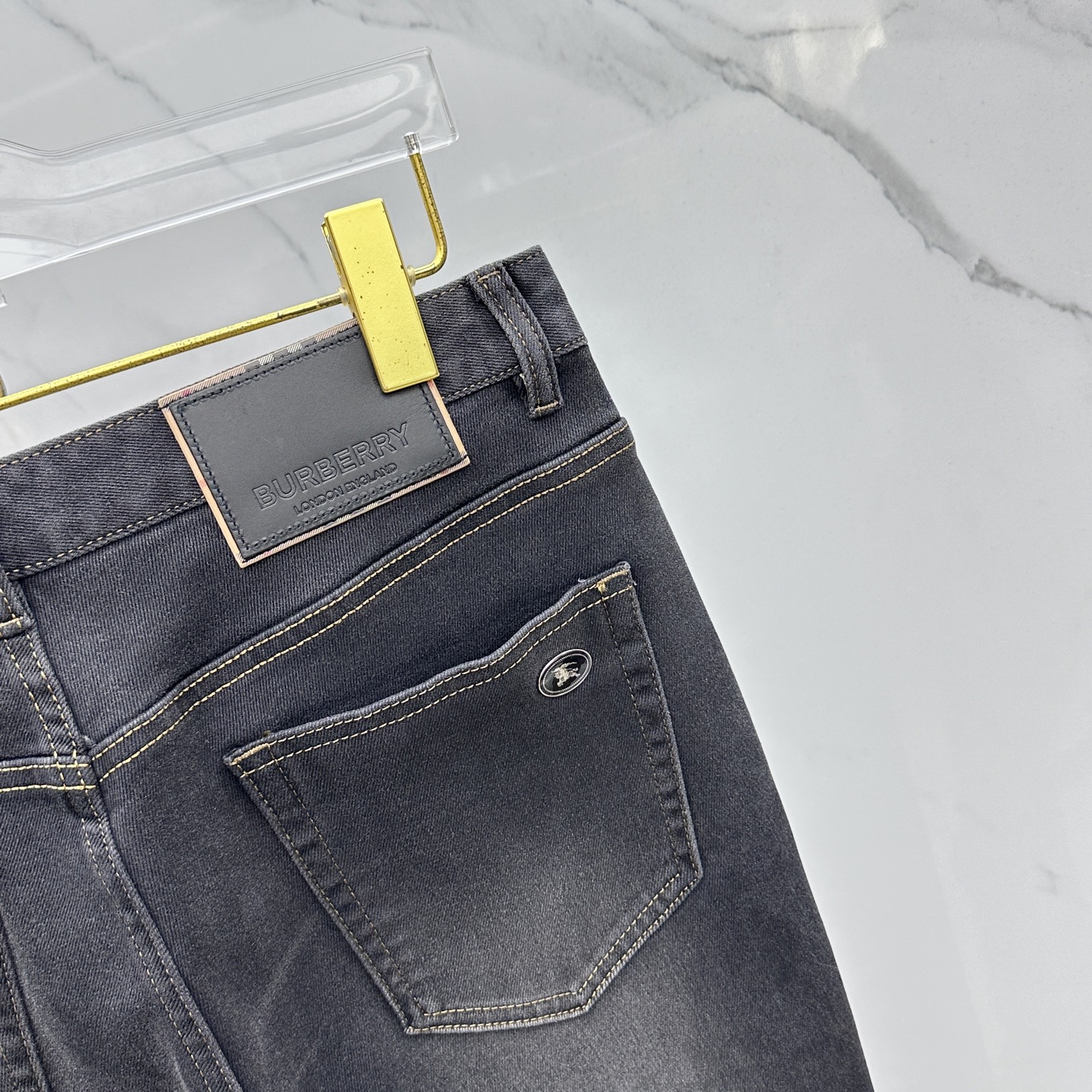 🆕Burberry巴宝莉 🔥高端定制、2025秋冬最新款洗水牛仔裤 柜台同步发售 原版定制复刻 客供五金