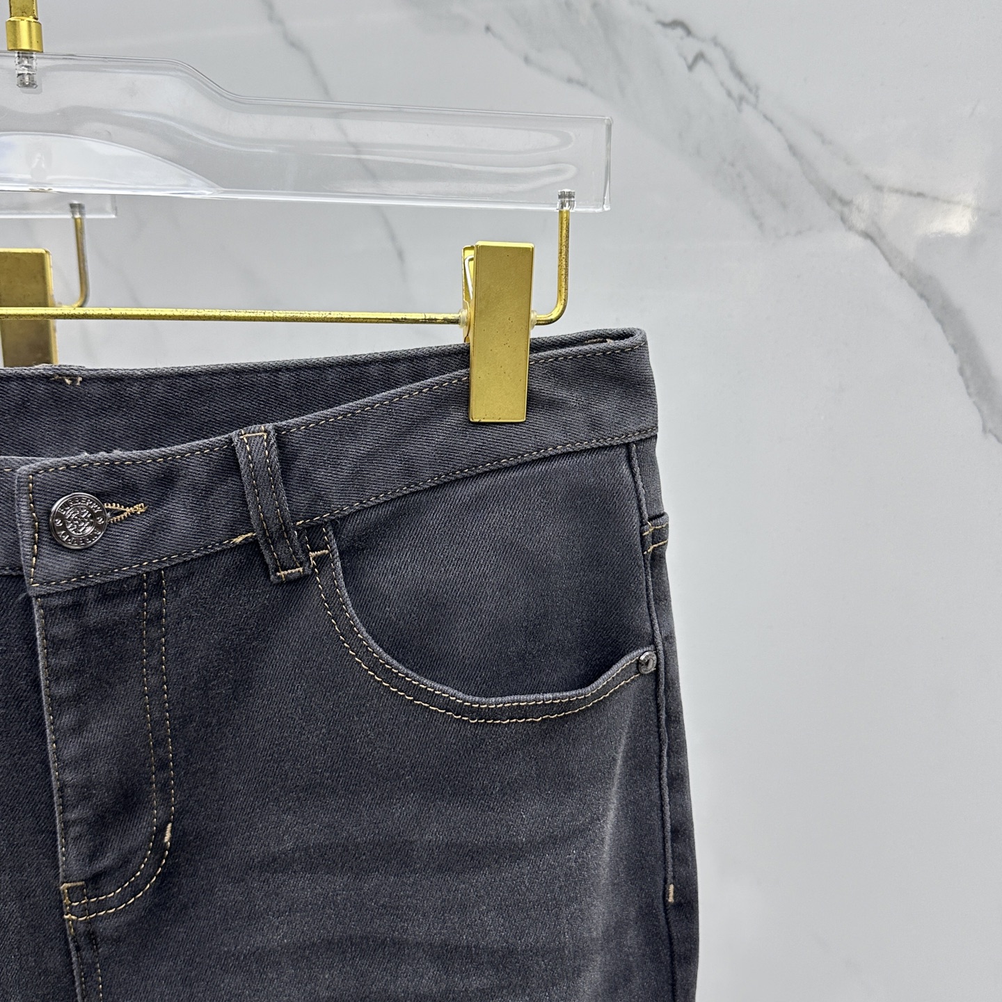 🆕Burberry巴宝莉 🔥高端定制、2025秋冬最新款洗水牛仔裤 柜台同步发售 原版定制复刻 客供五金