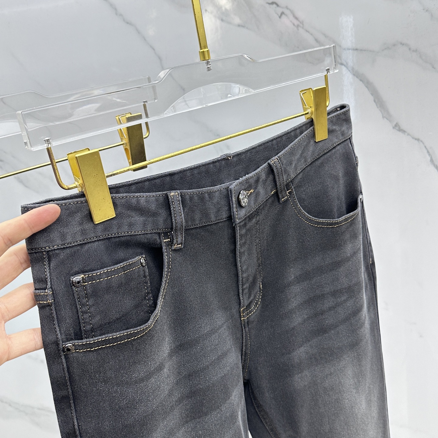 🆕Burberry巴宝莉 🔥高端定制、2025秋冬最新款洗水牛仔裤 柜台同步发售 原版定制复刻 客供五金