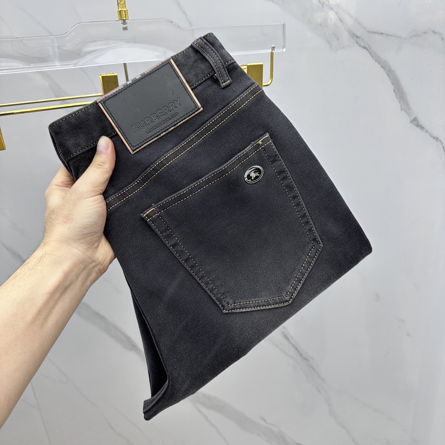 🆕Burberry巴宝莉 🔥高端定制、2025秋冬最新款洗水牛仔裤 柜台同步发售 原版定制复刻 客供五金