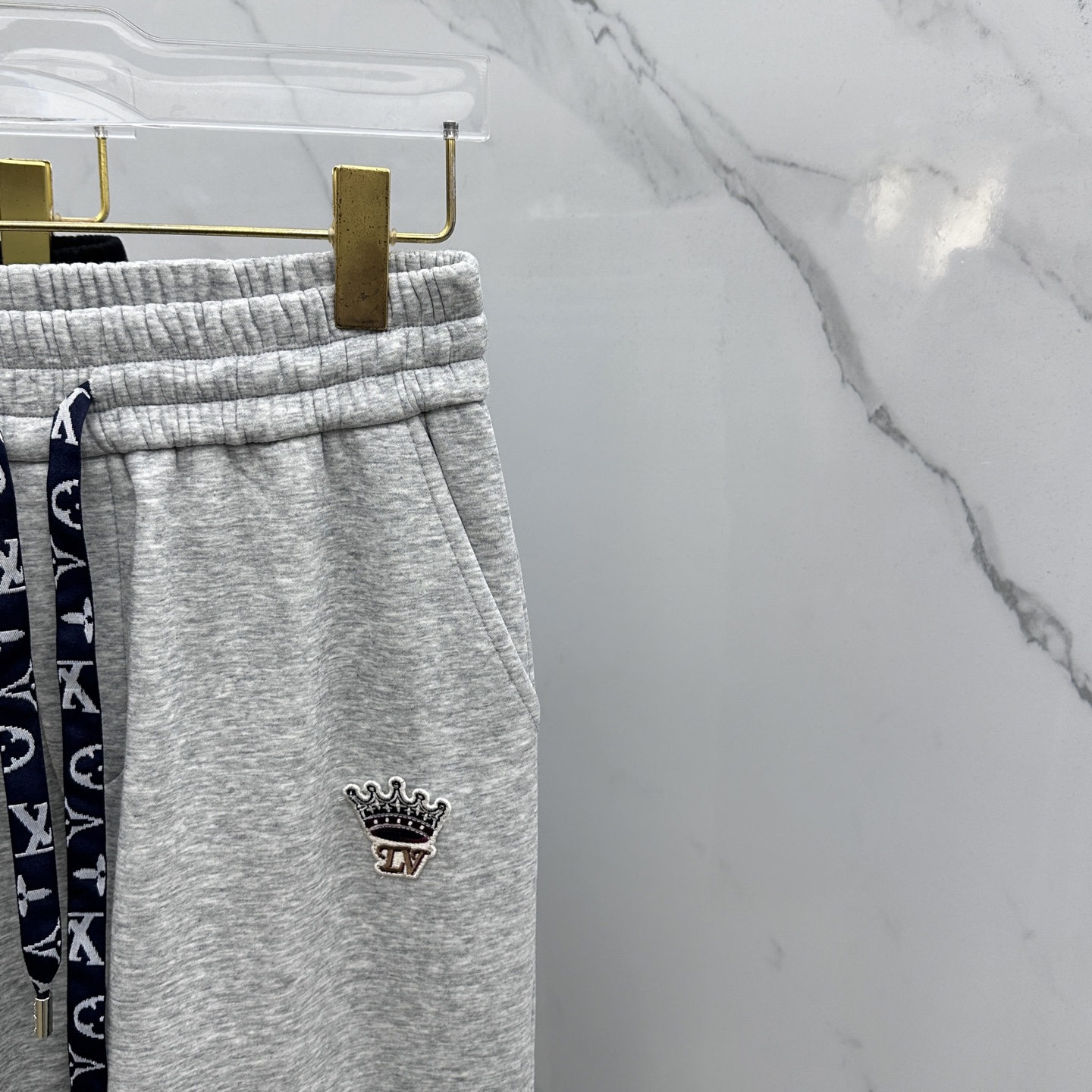 🆕LV路易威登 2025ss秋冬新款休闲裤加绒直筒休闲款 高端版本！定制面料 透气舒适度好，裤型坚挺，细