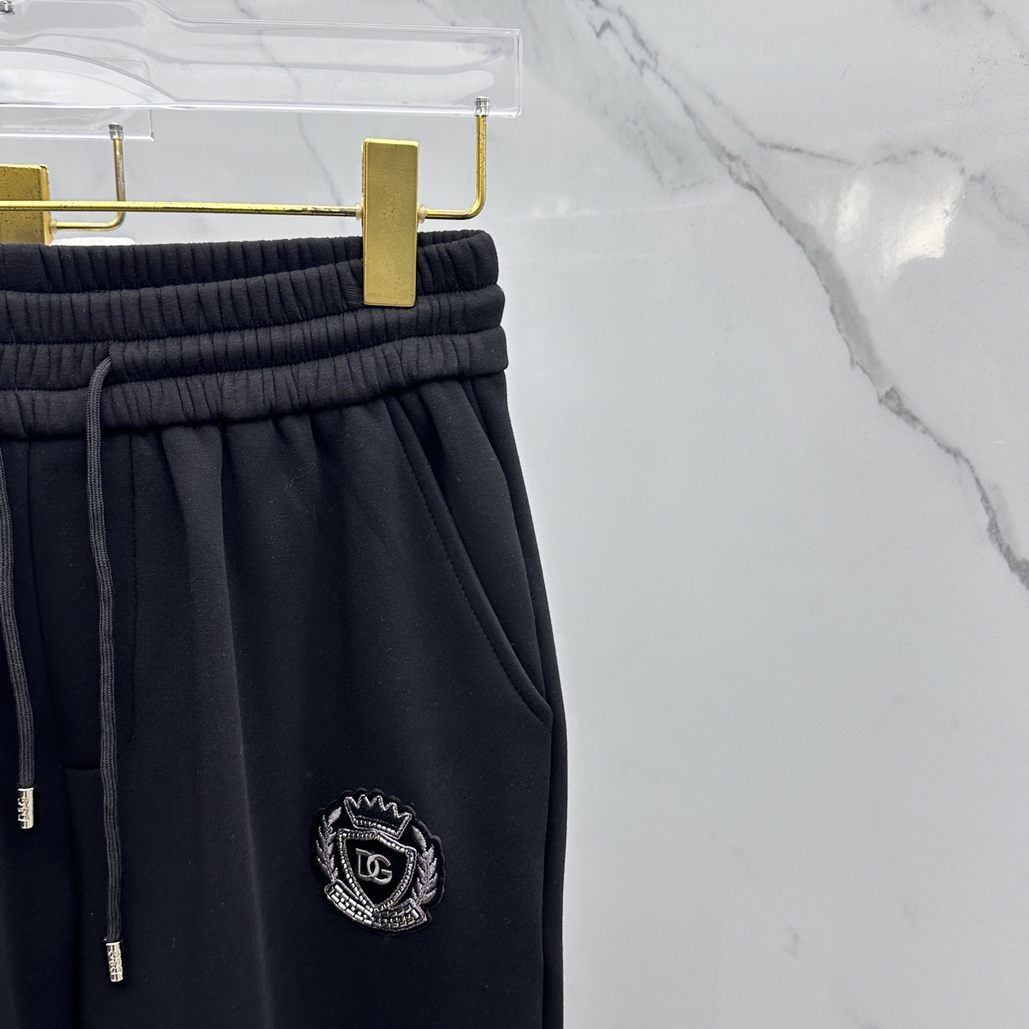 🆕DG杜嘉班纳 2025ss秋冬新款休闲裤加绒直筒休闲款 高端版本！定制面料 透气舒适度好，裤型坚挺，细