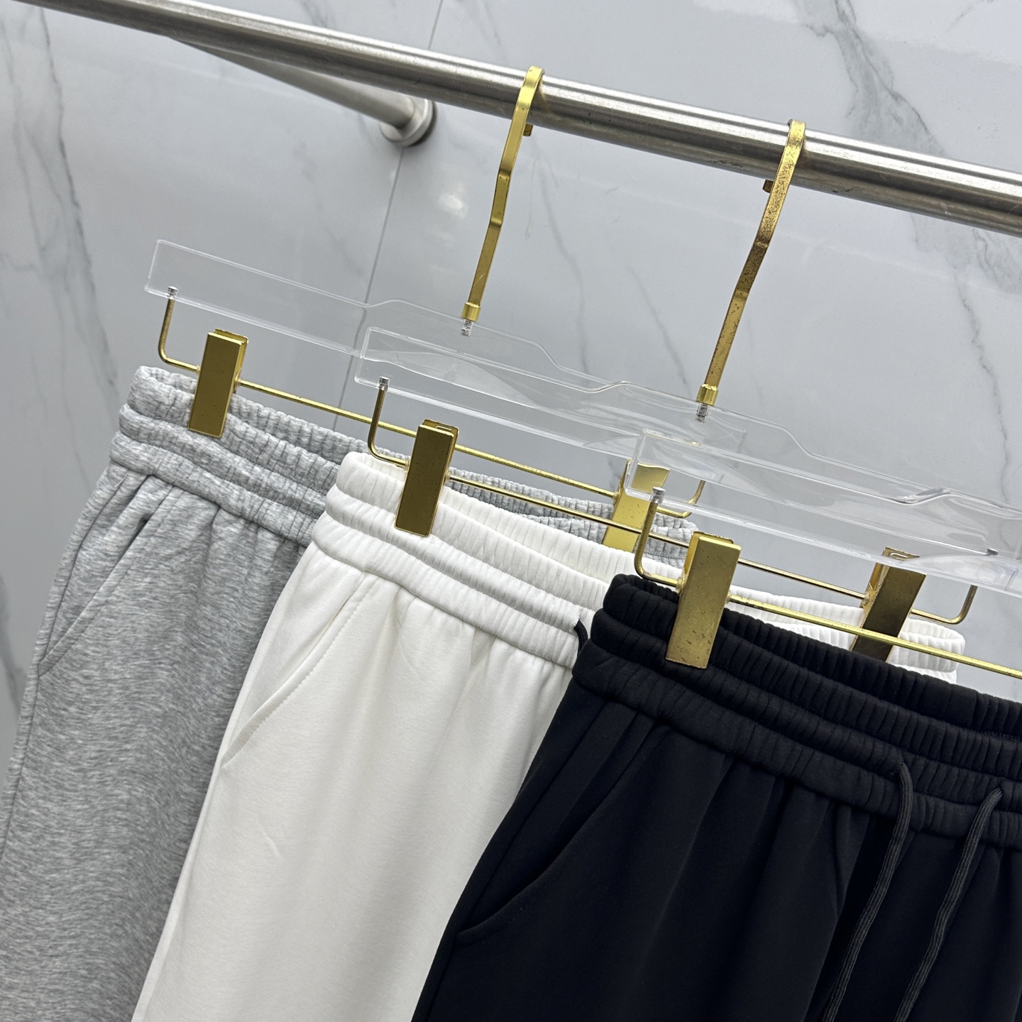 🆕DG杜嘉班纳 2025ss秋冬新款休闲裤加绒直筒休闲款 高端版本！定制面料 透气舒适度好，裤型坚挺，细