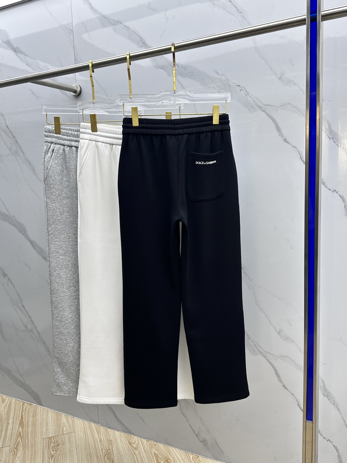 🆕DG杜嘉班纳 2025ss秋冬新款休闲裤加绒直筒休闲款 高端版本！定制面料 透气舒适度好，裤型坚挺，细