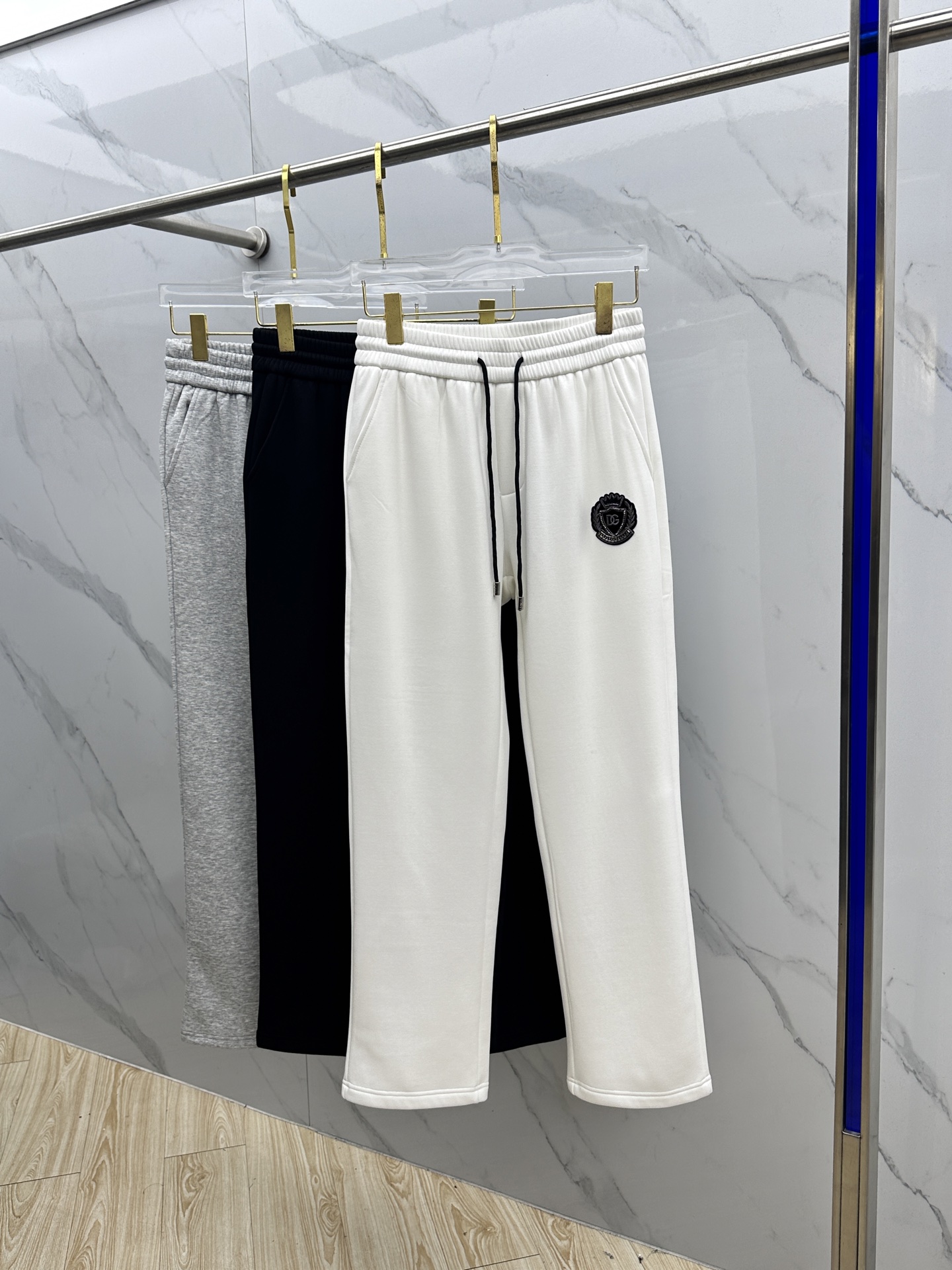 🆕DG杜嘉班纳 2025ss秋冬新款休闲裤加绒直筒休闲款 高端版本！定制面料 透气舒适度好，裤型坚挺，细