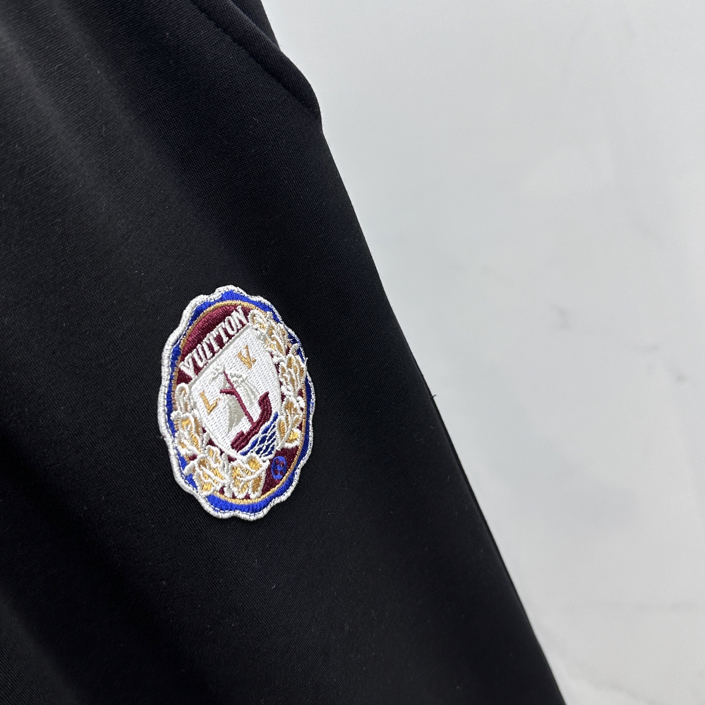 🆕LV路易威登 2025ss秋冬新款休闲裤加绒直筒休闲款 高端版本！定制面料 透气舒适度好，裤型坚挺，细