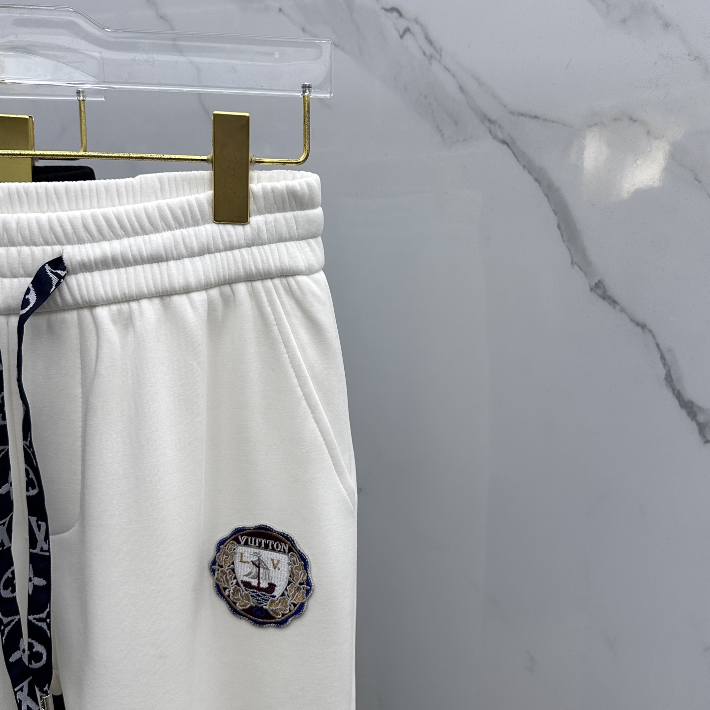 🆕LV路易威登 2025ss秋冬新款休闲裤加绒直筒休闲款 高端版本！定制面料 透气舒适度好，裤型坚挺，细