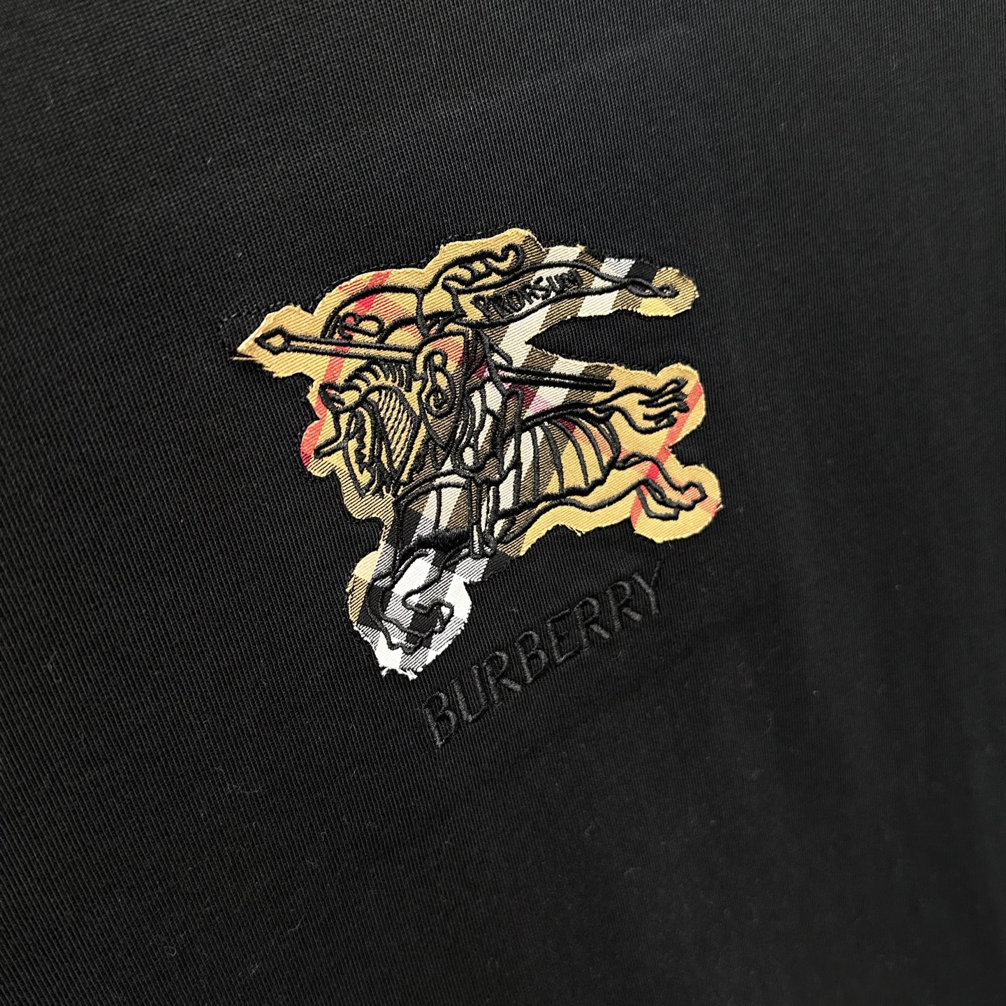 🆕Burberry巴宝莉 新款首发专柜最新款短袖圆领T恤 高端订制 设计前卫时尚！品牌logo重工艺设计