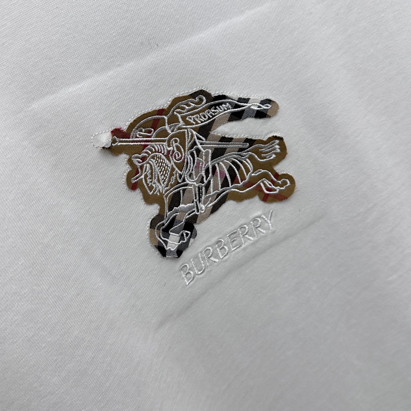 🆕Burberry巴宝莉 新款首发专柜最新款短袖圆领T恤 高端订制 设计前卫时尚！品牌logo重工艺设计