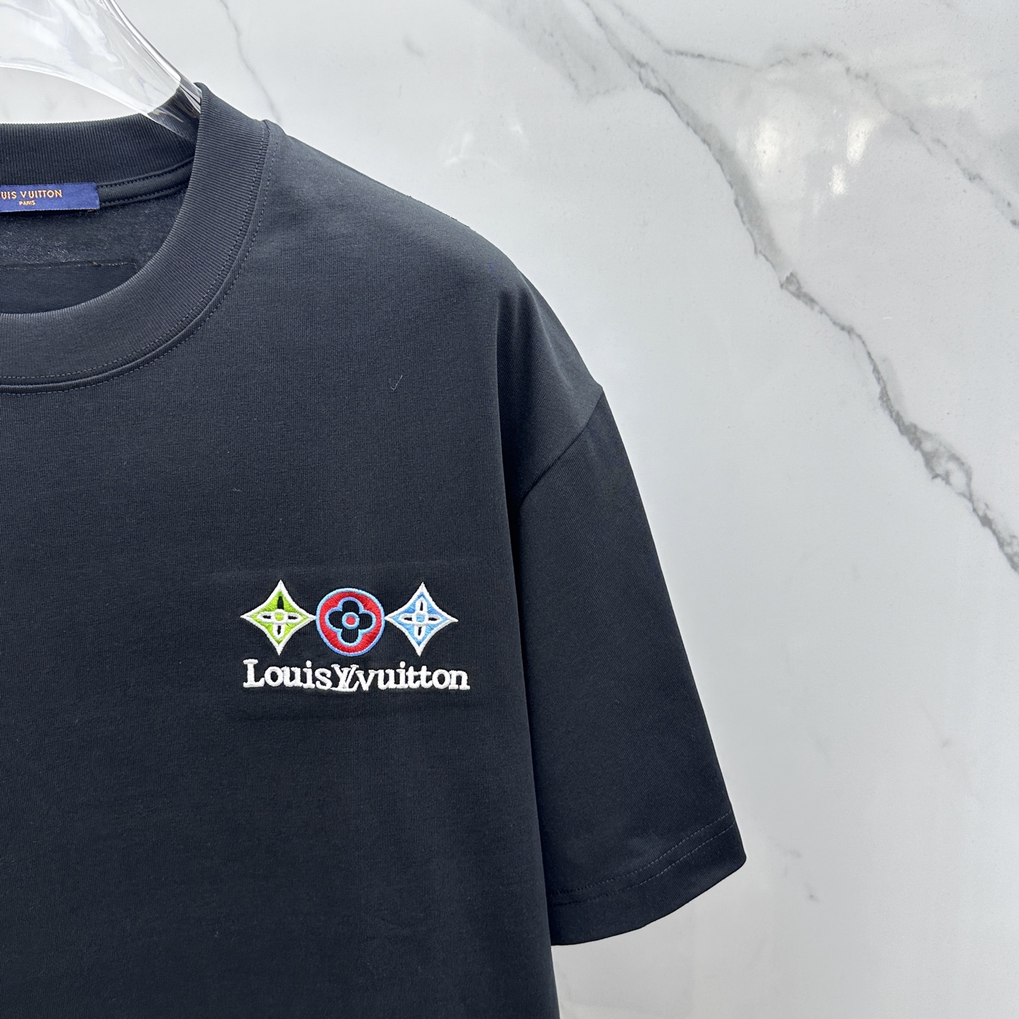 🆕LV路易威登 微阔 新款首发专柜最新款短袖圆领T恤 高端订制 设计前卫时尚！品牌logo重工艺设计 高